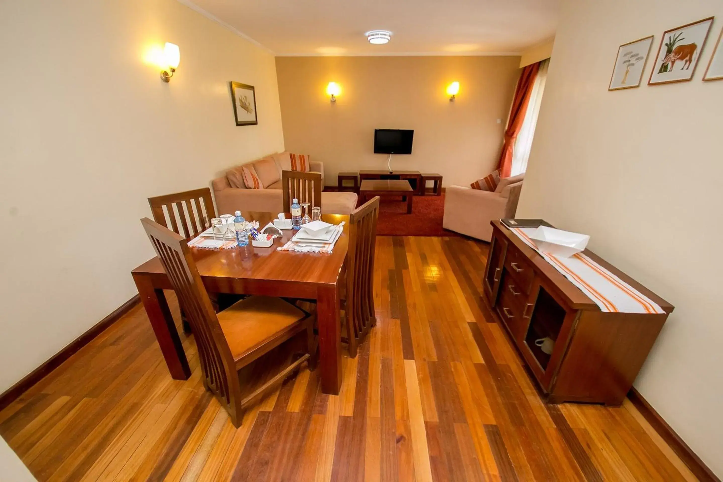 Dining area, Restaurant/Places to Eat in Waridi Paradise Hotel and Suites