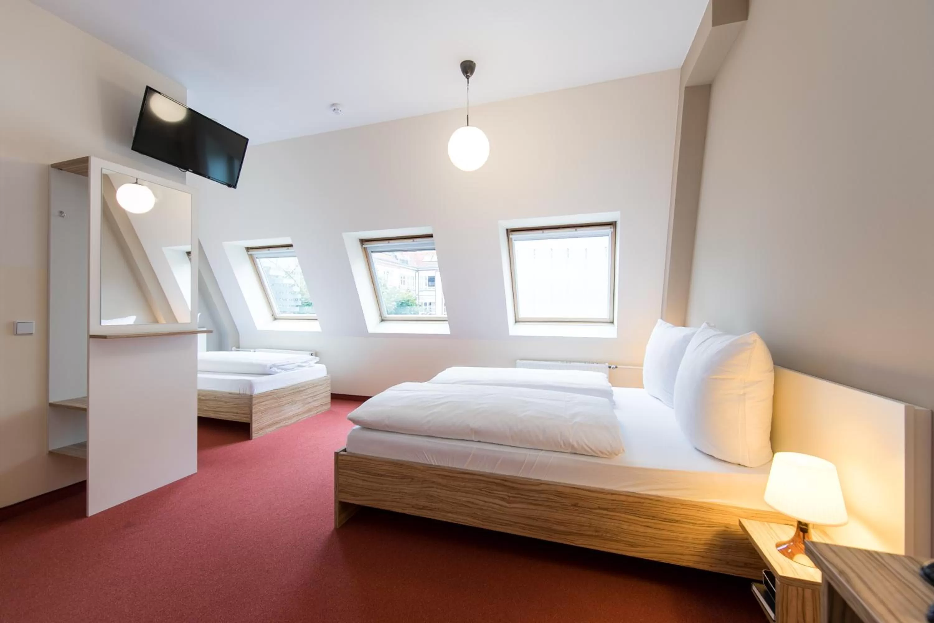 Photo of the whole room, Bed in Nu Wave Hotel Berlin - Digital Check-In 2025