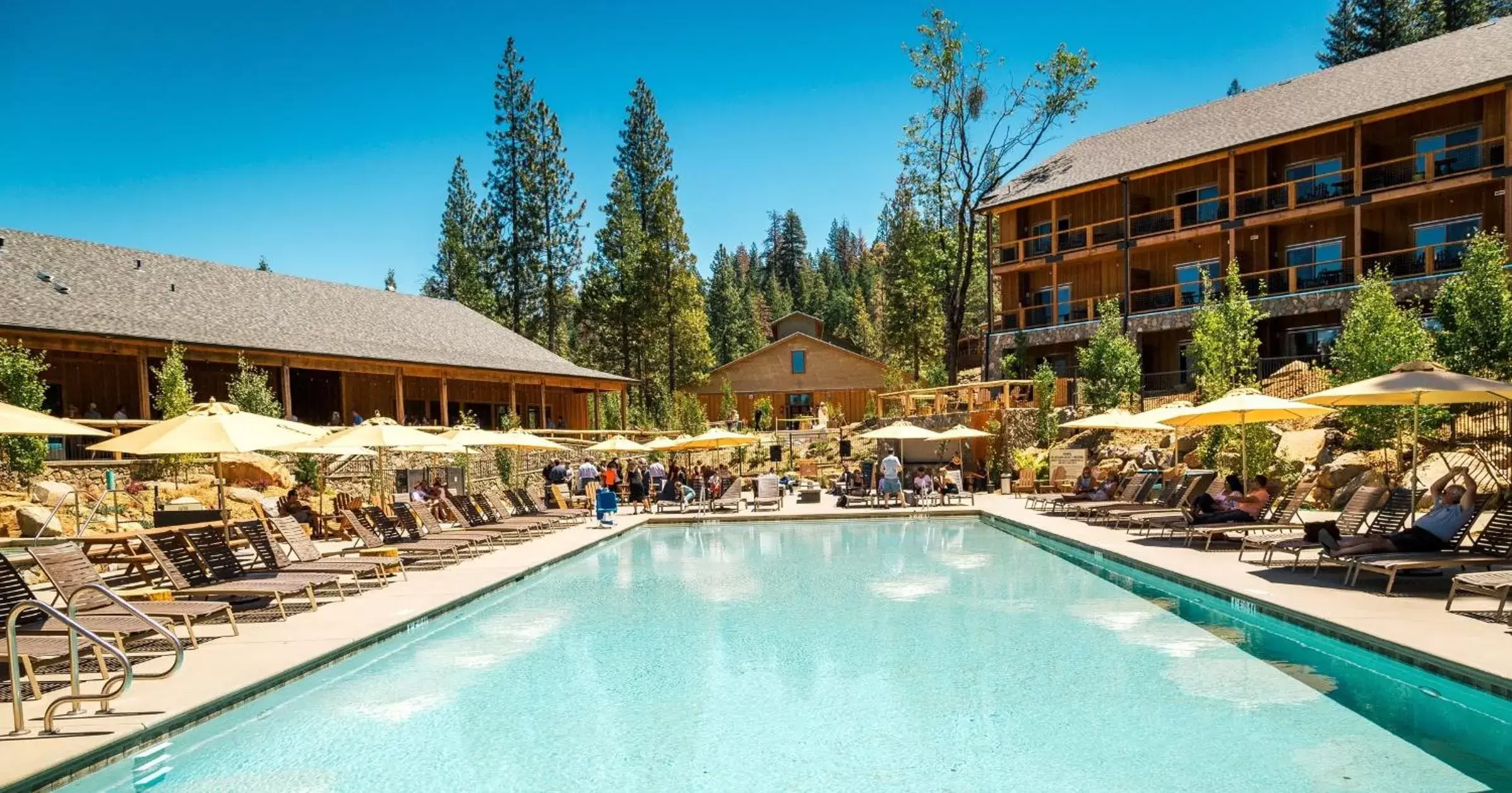 Swimming Pool in Rush Creek Lodge at Yosemite