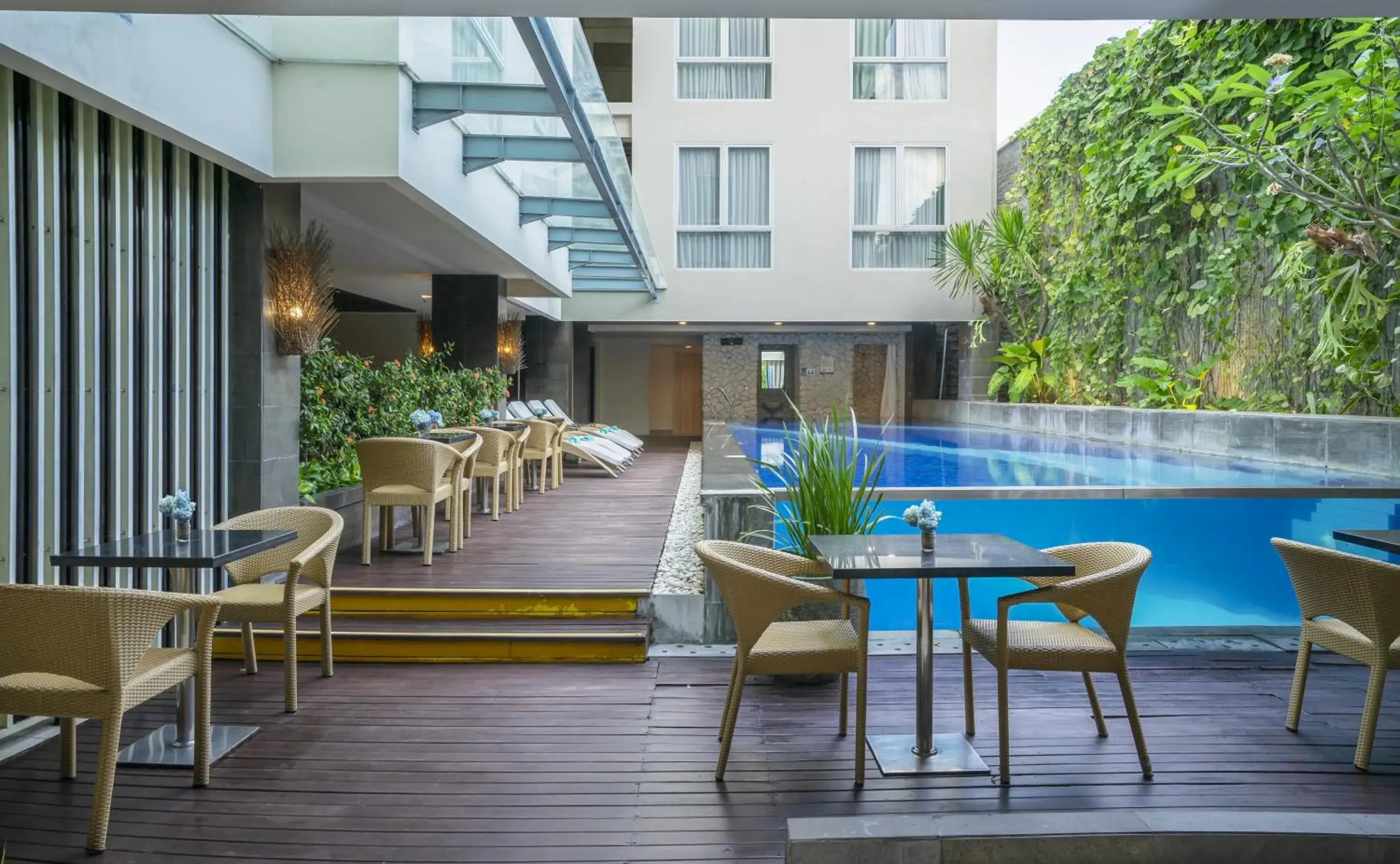 Seating area, Swimming Pool in Solaris Hotel Kuta