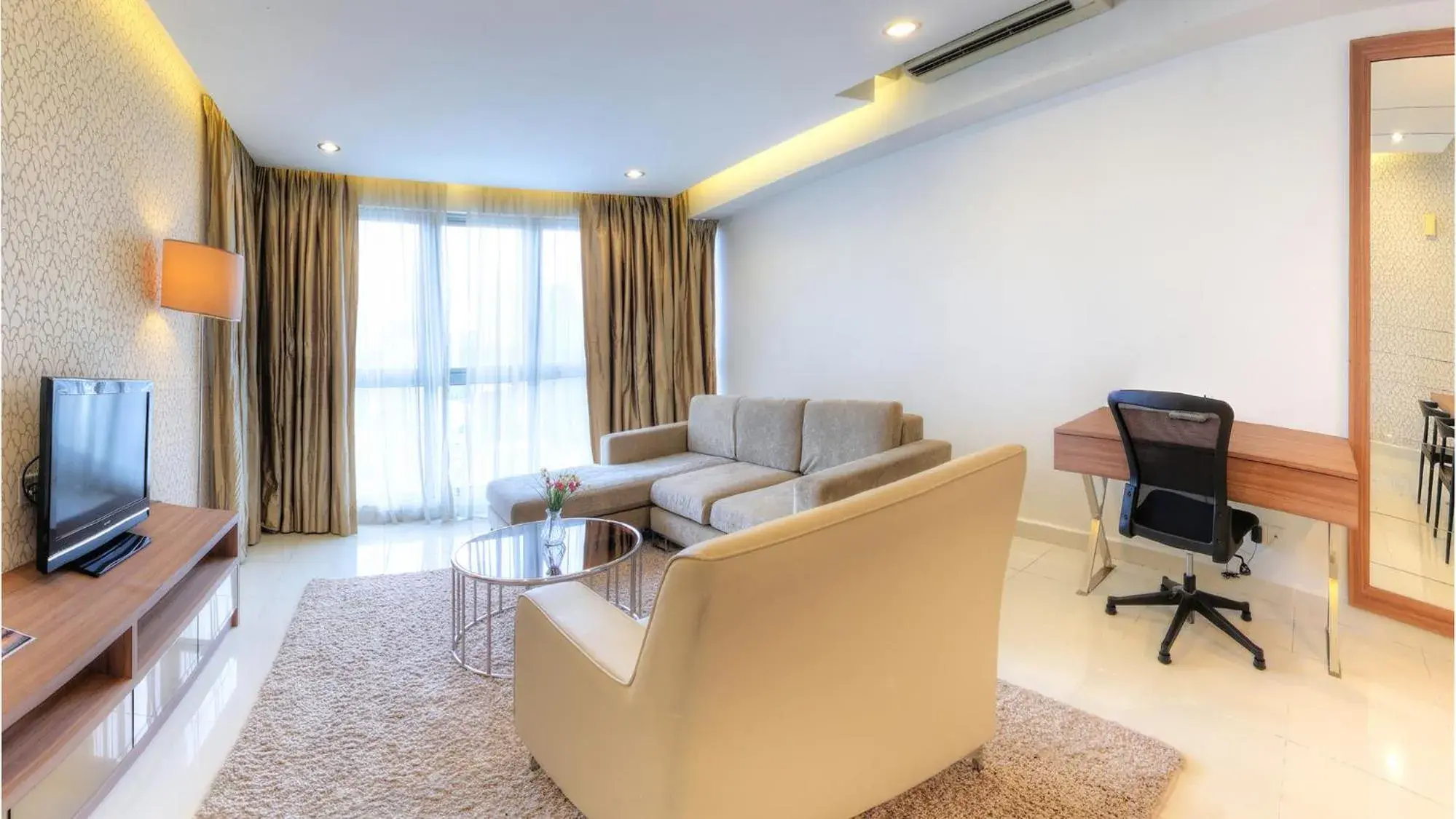 Living room, Seating Area in Regalia Upper View Hotel