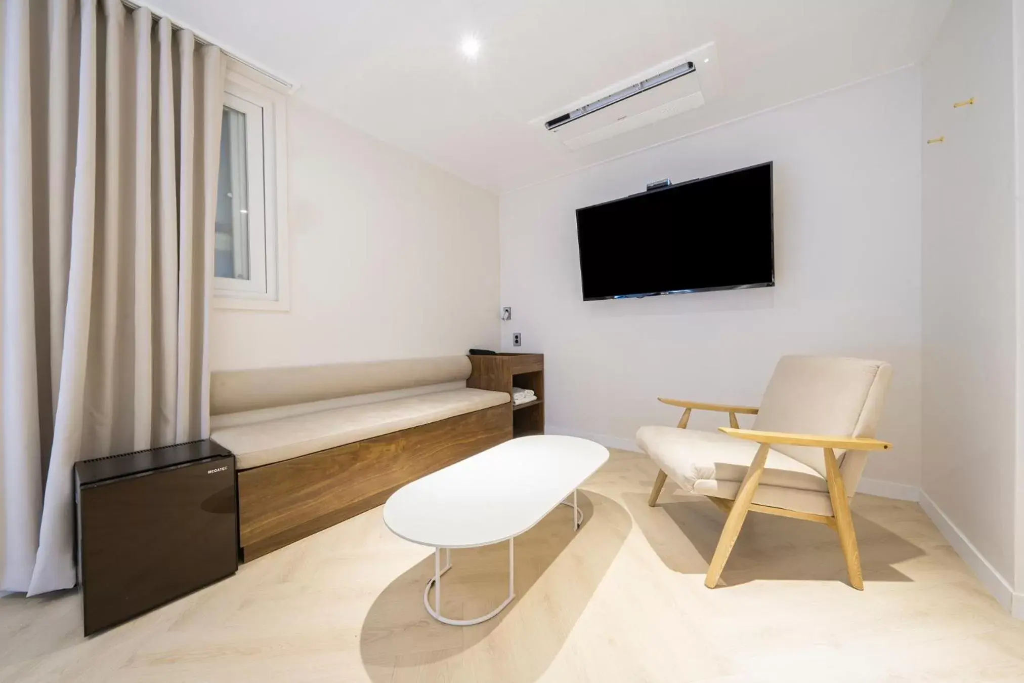 Bedroom, Seating Area in Osan GOYO 37 Hotel