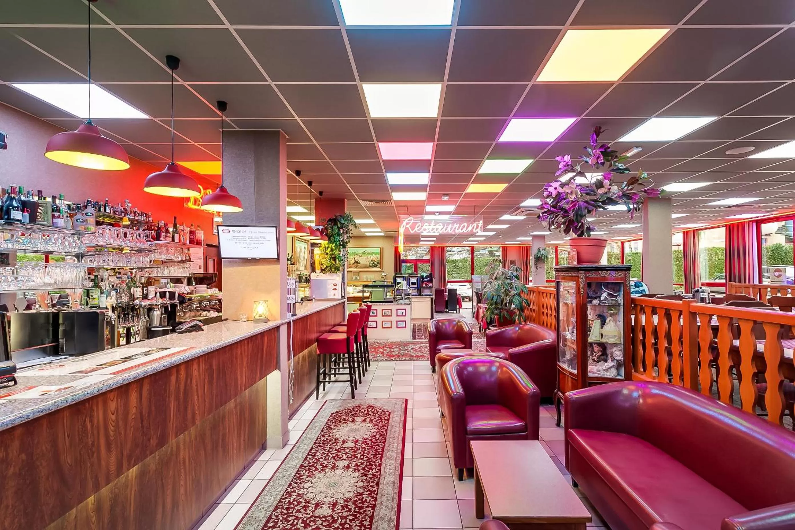 Lounge or bar in Hôtel Siatel Besançon Chateaufarine