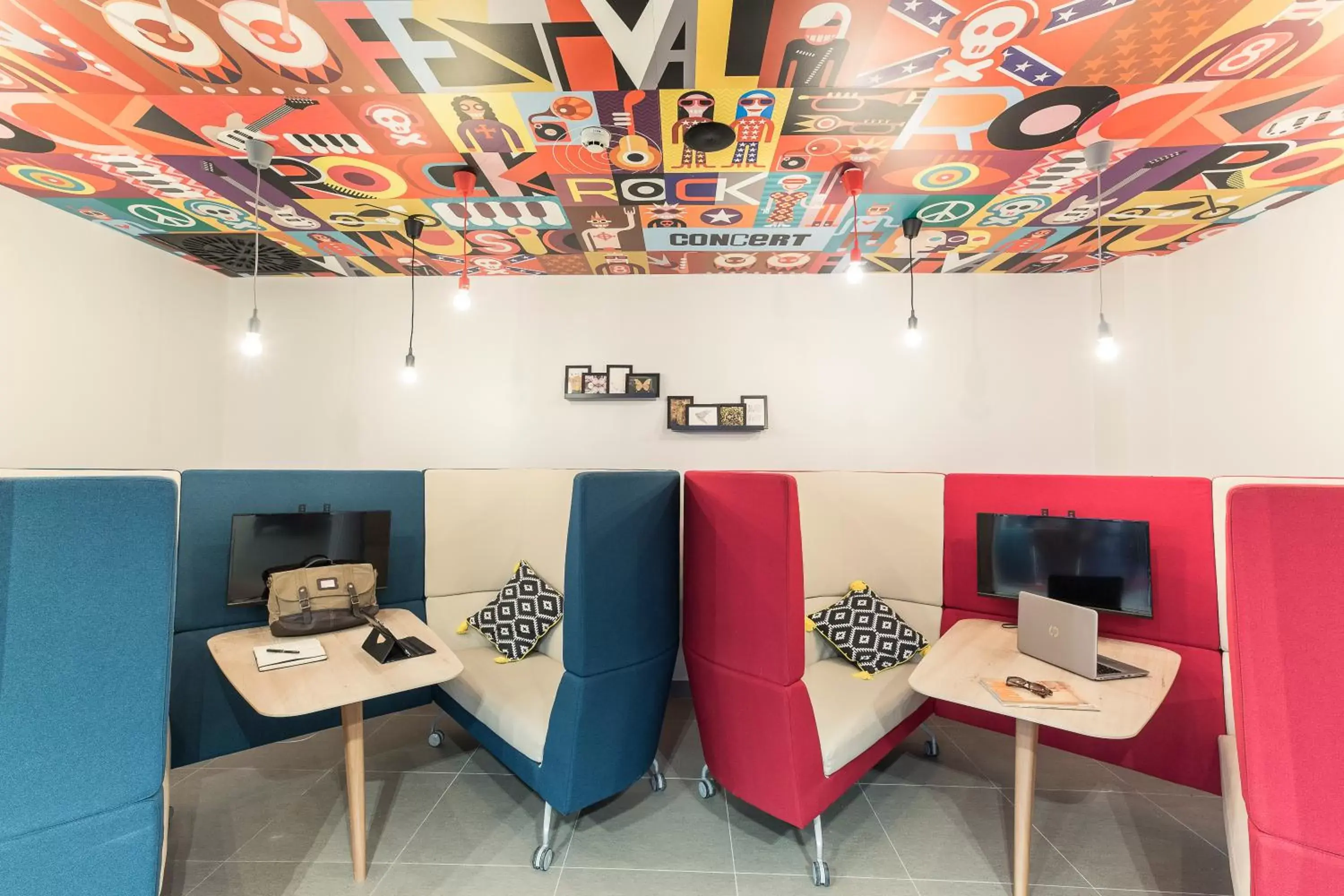 Lounge or bar, Seating Area in Ibis Valencia Bonaire Aeropuerto