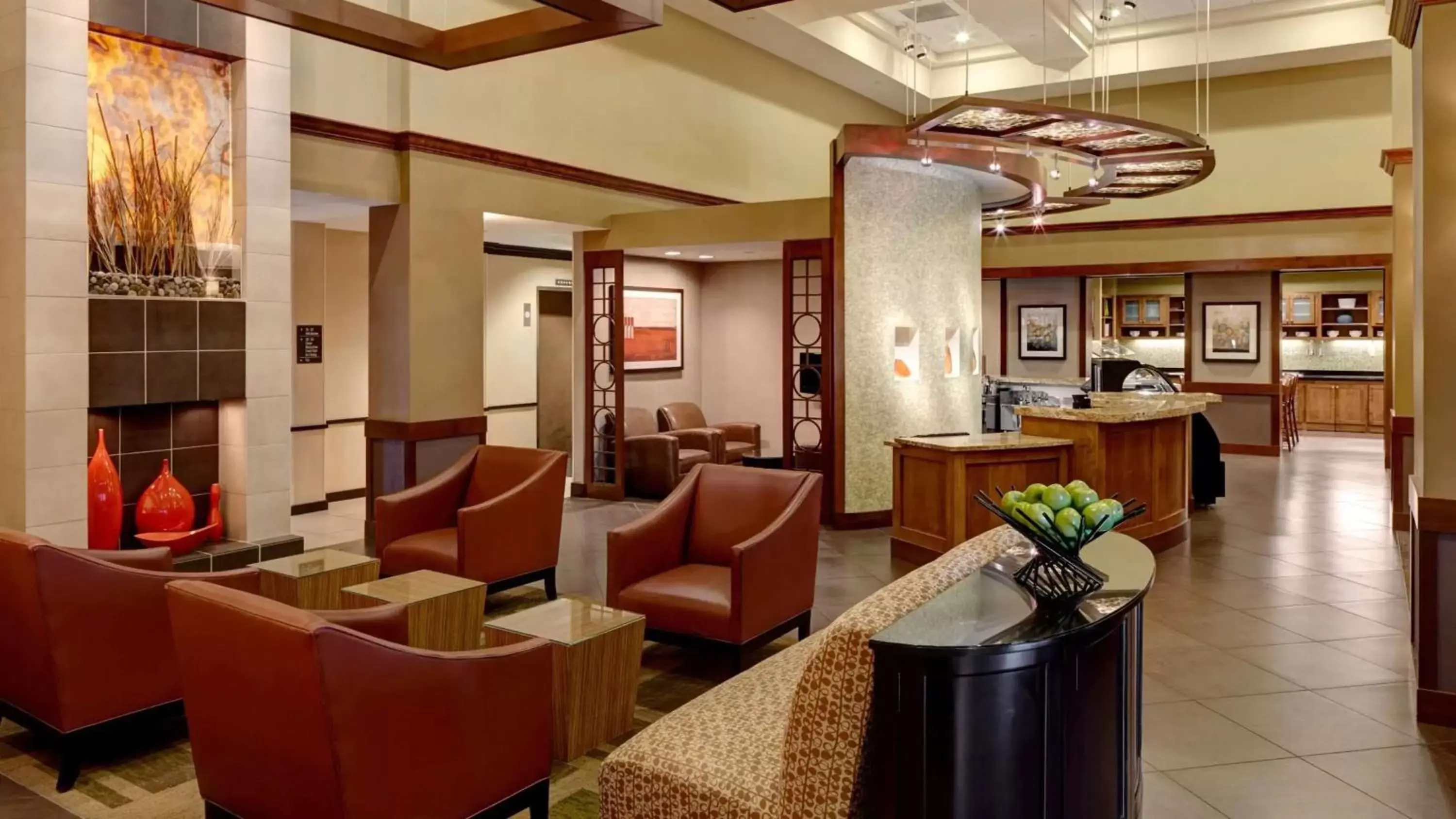 Lobby or reception, Lounge/Bar in Sonesta Select Tucson Airport