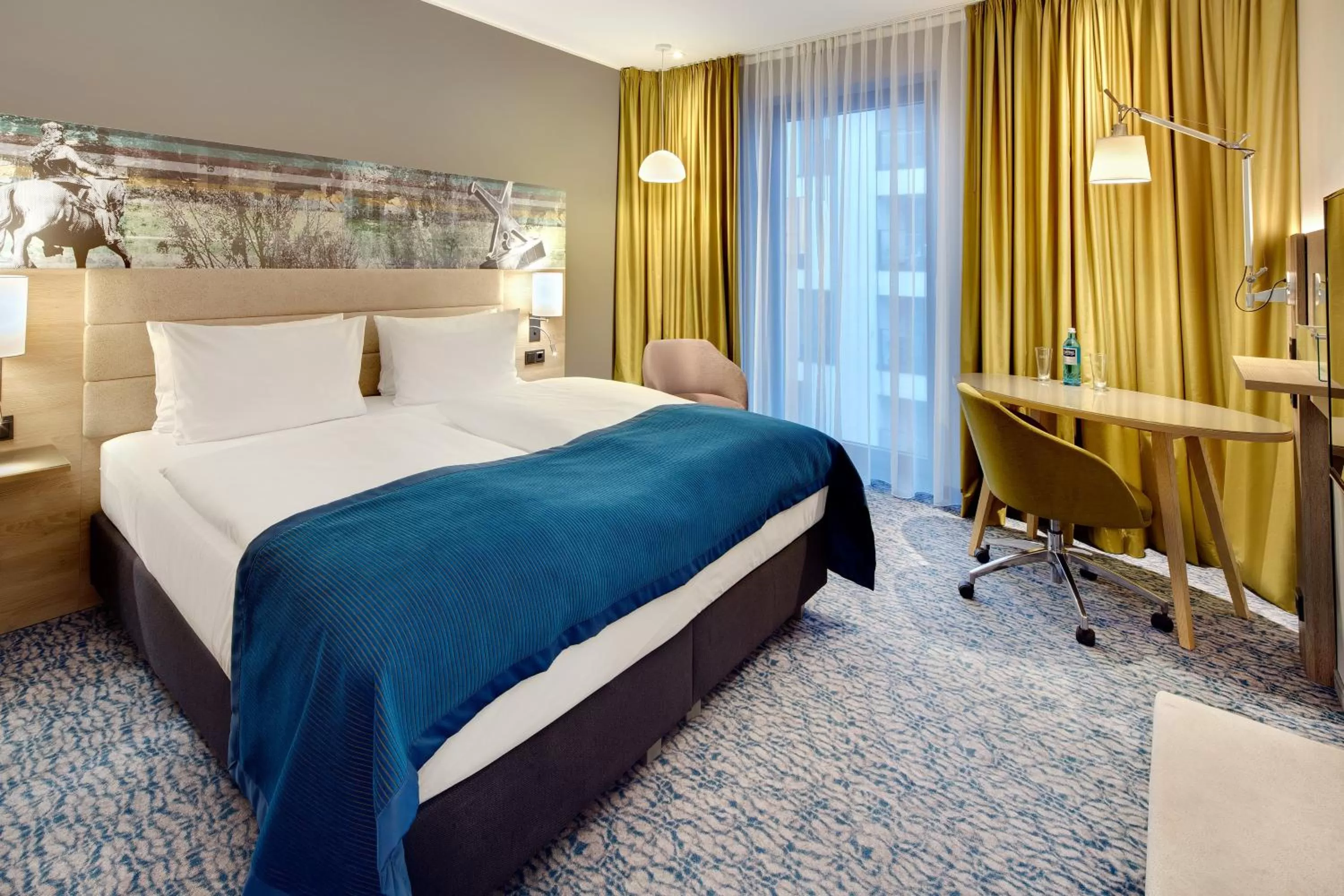 Photo of the whole room, Bed in Holiday Inn Düsseldorf City – Toulouser Allee by IHG