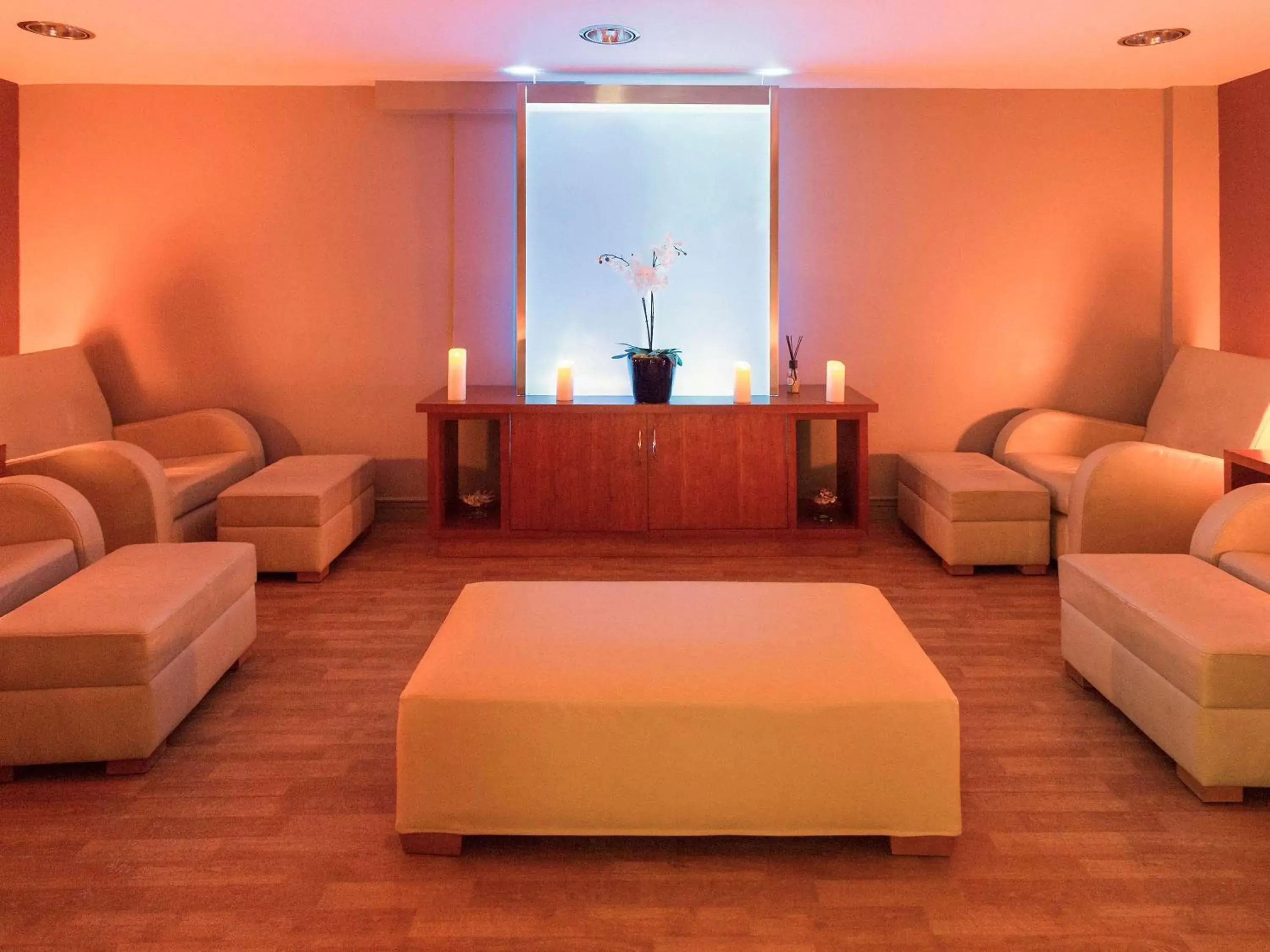Spa and wellness centre/facilities, Seating Area in Mercure Sheffield St Paul's Hotel & Spa