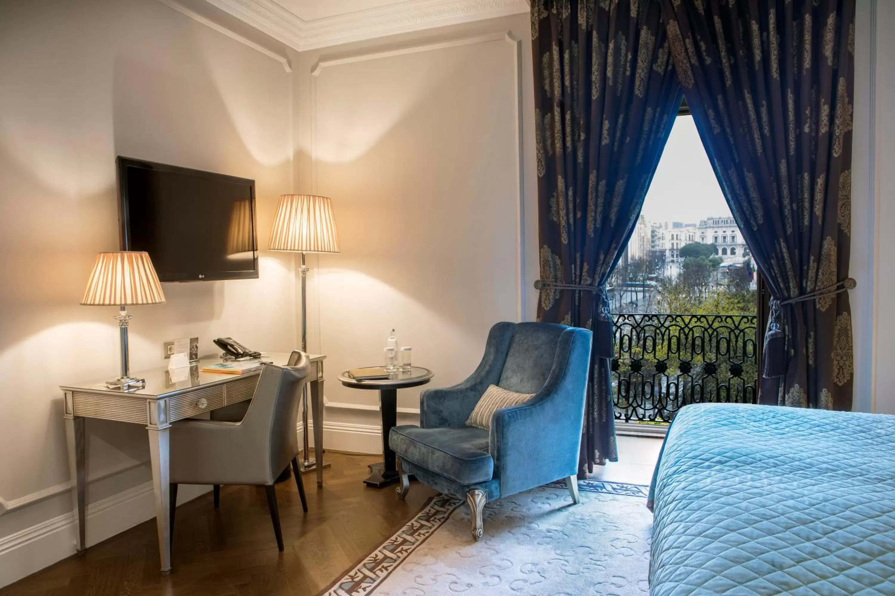 Bedroom, Seating Area in InterContinental Porto - Palacio das Cardosas, an IHG Hotel