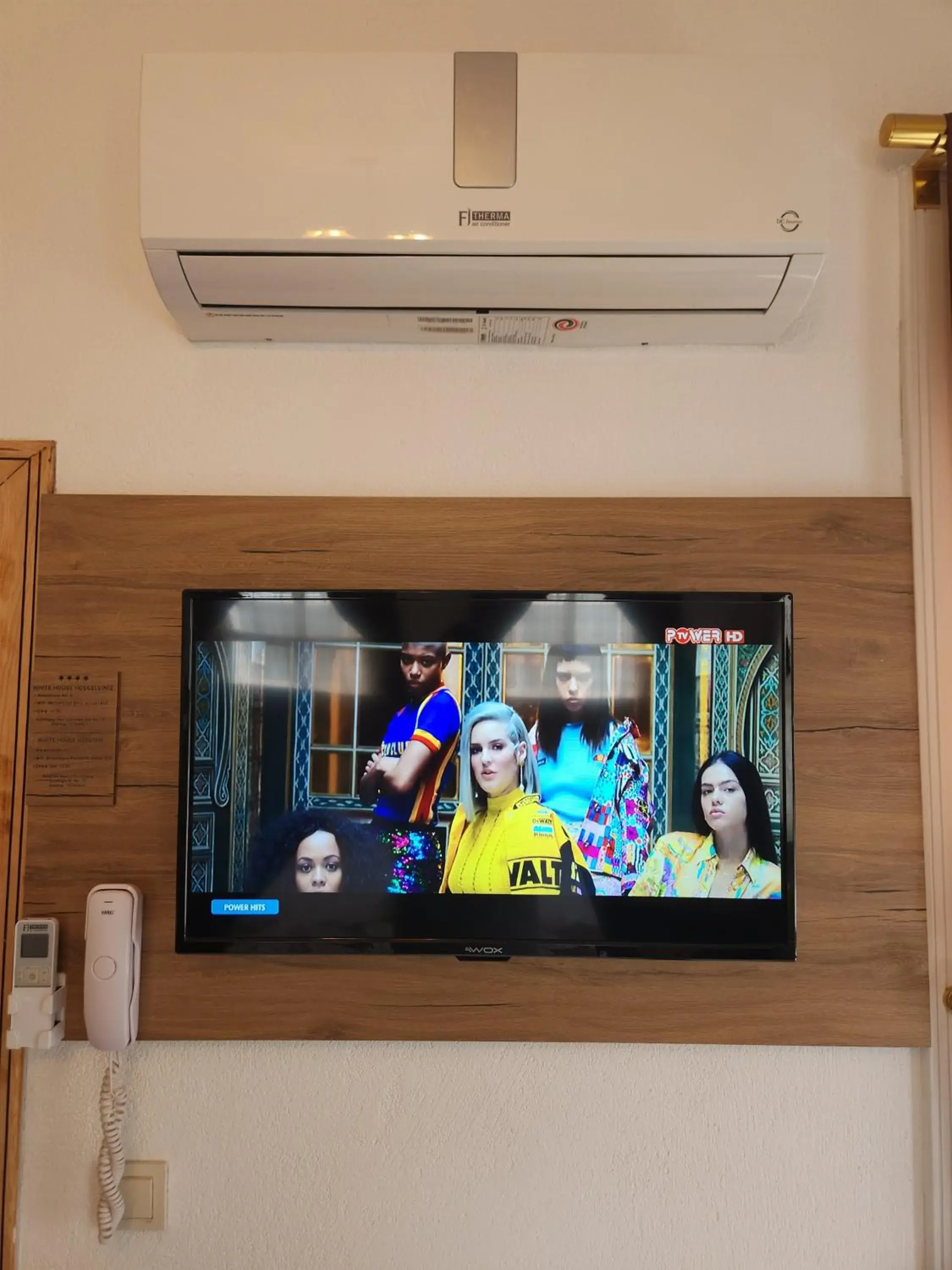 TV/Entertainment Center in Kadıköy White House