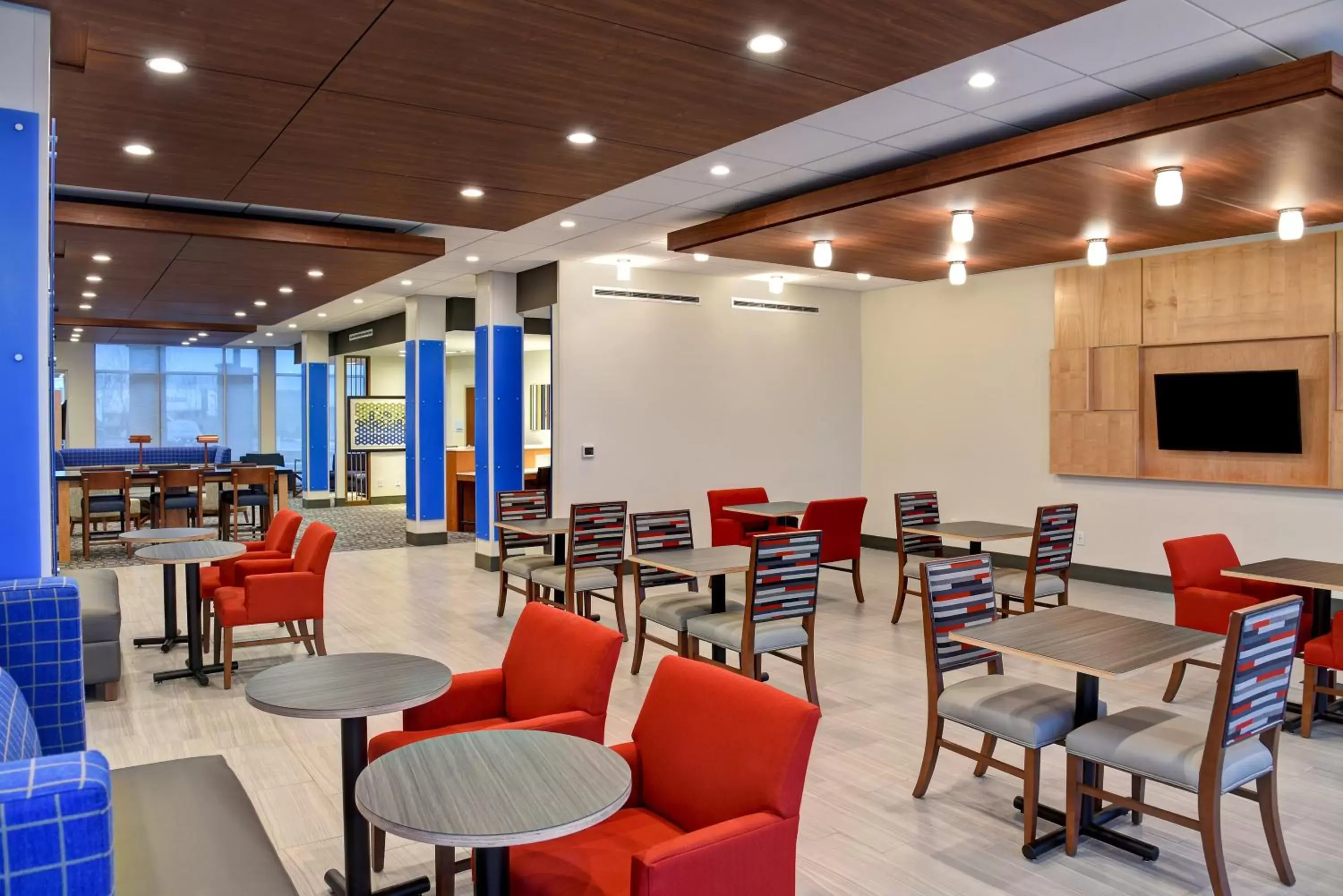 Lobby or reception, Restaurant/Places to Eat in Holiday Inn Express & Suites - Ottawa, an IHG Hotel
