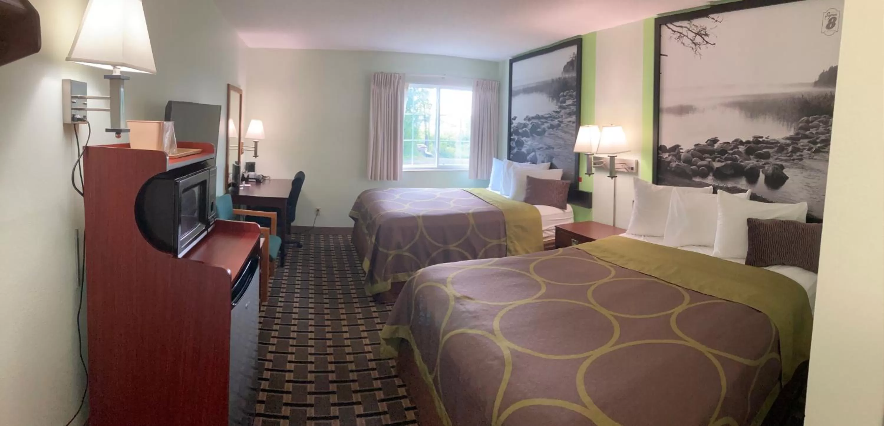 Bed in Super 8 by Wyndham Chisago City