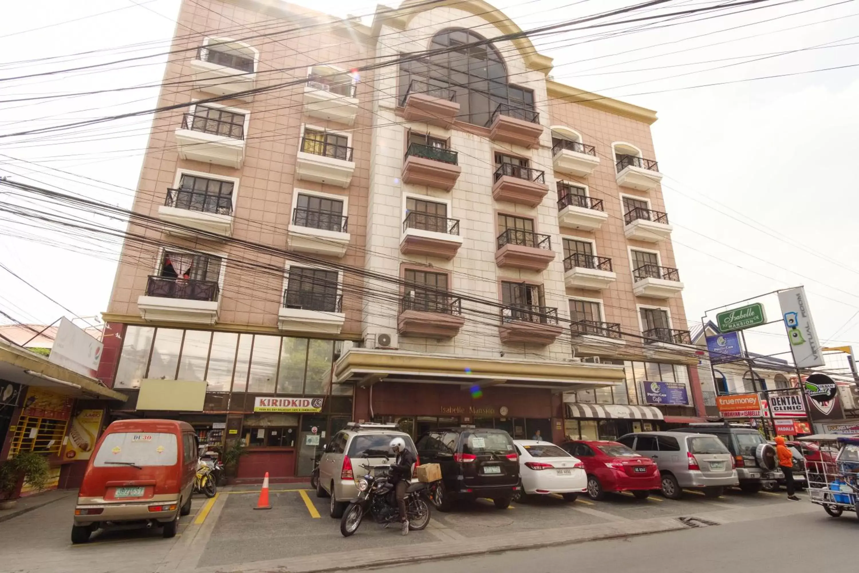 Property building in RedDoorz Plus near Johnson and Johnson Paranaque Property building in RedDoorz Plus near Johnson and Johnson Paranaque