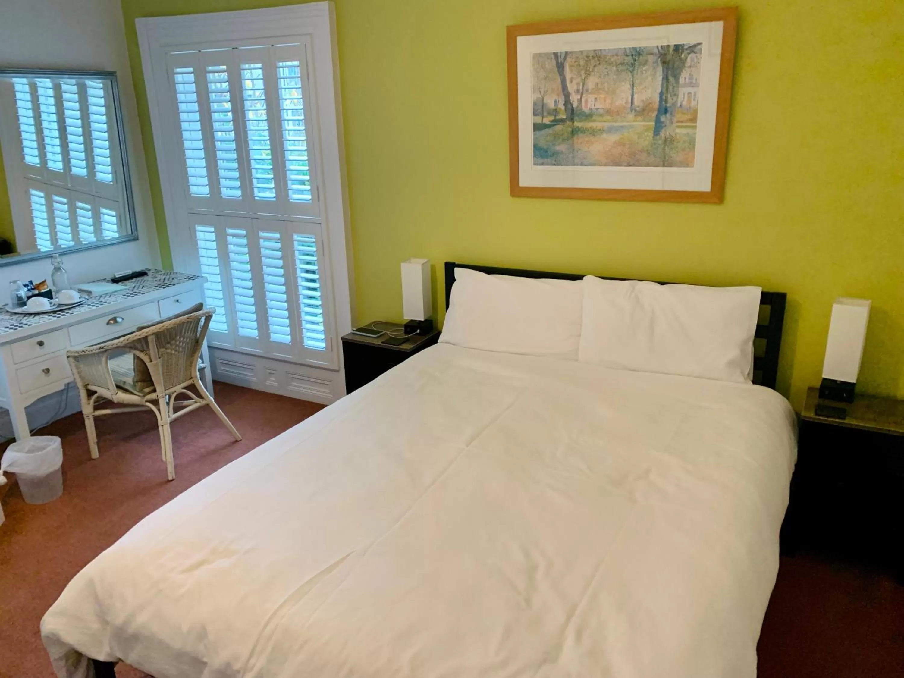 Bedroom, Bed in Derrin Guest House