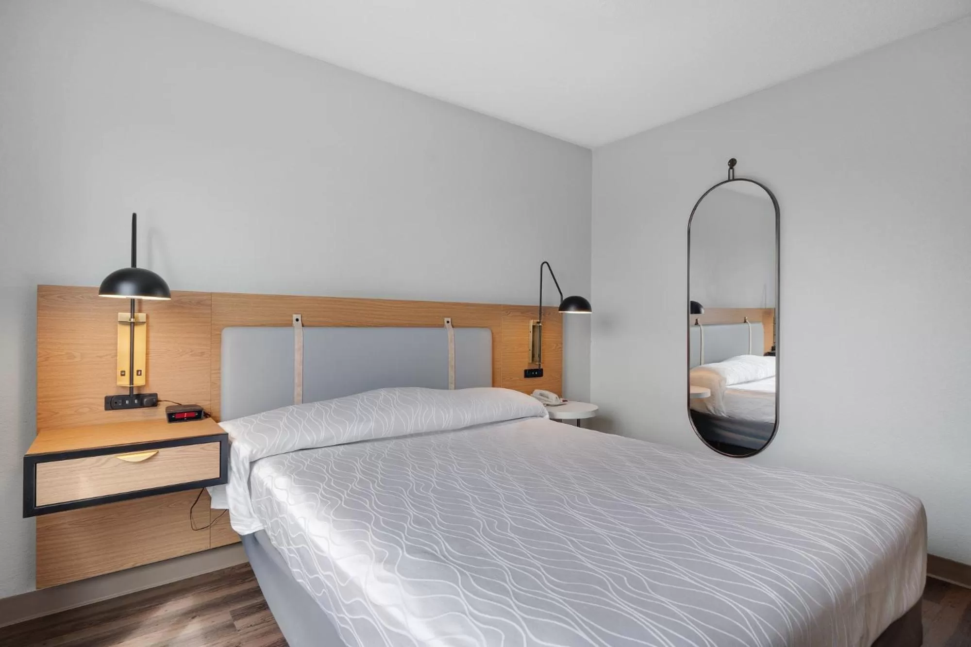 Bed in Garibaldi Inn at the Bay