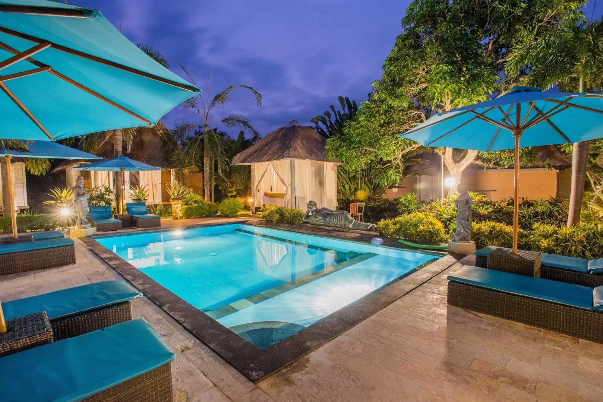 Swimming Pool in Bay Shore Huts