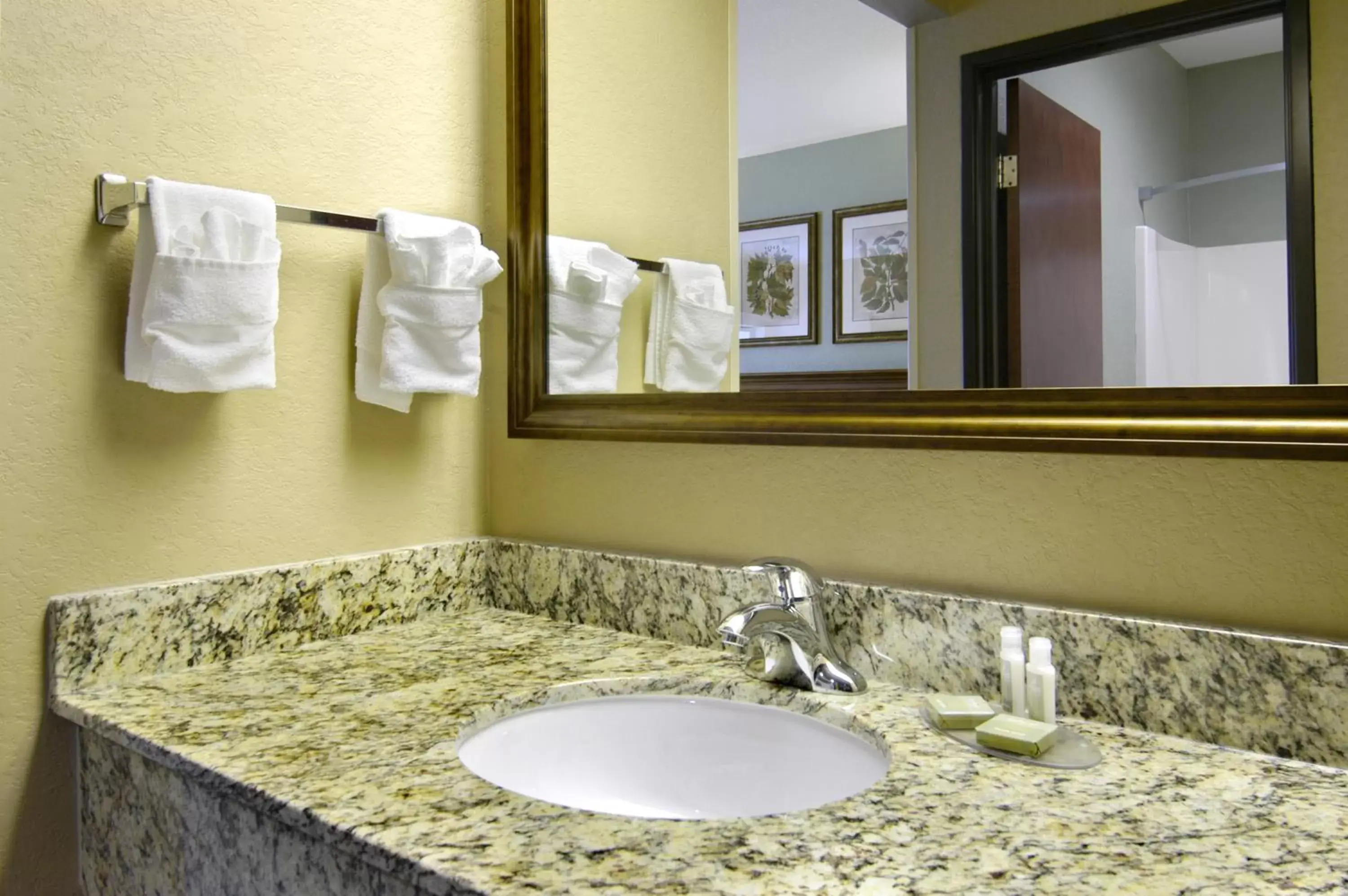 Bathroom in Bay Mountain Inn Cherokee Smoky Mountains