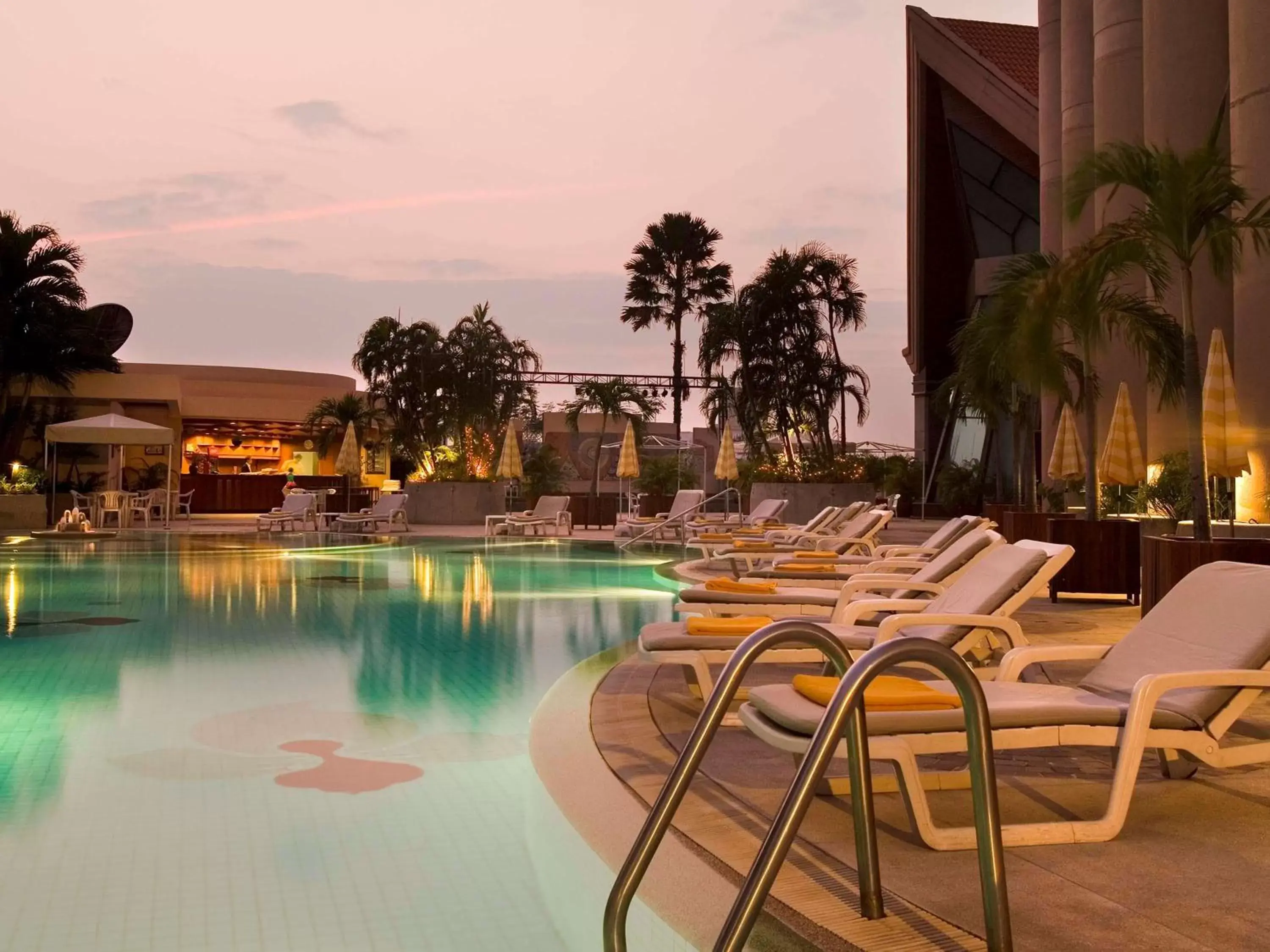 Lounge or bar, Swimming Pool in Pullman Khon Kaen Raja Orchid