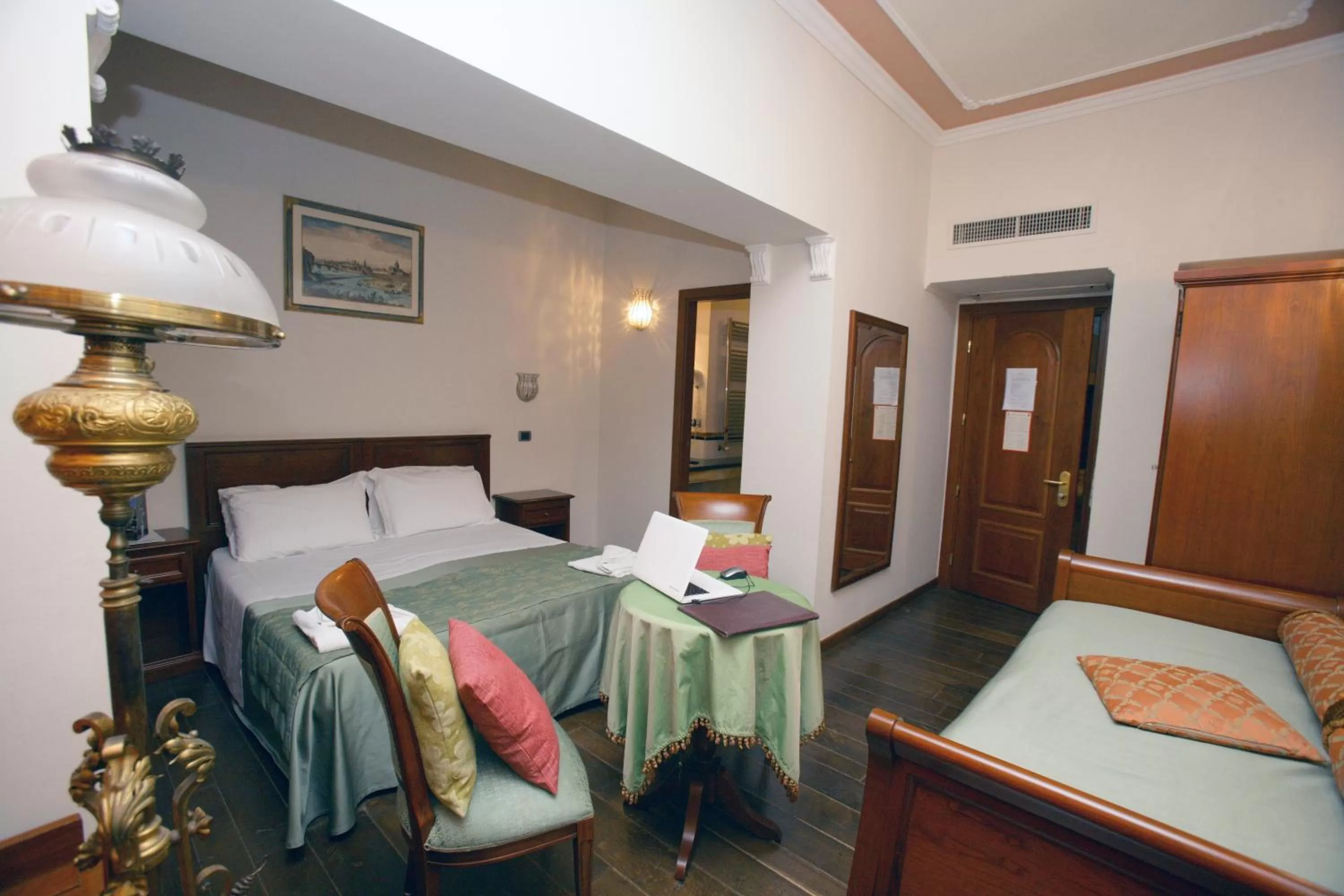 Bed in Domus Florentiae Hotel