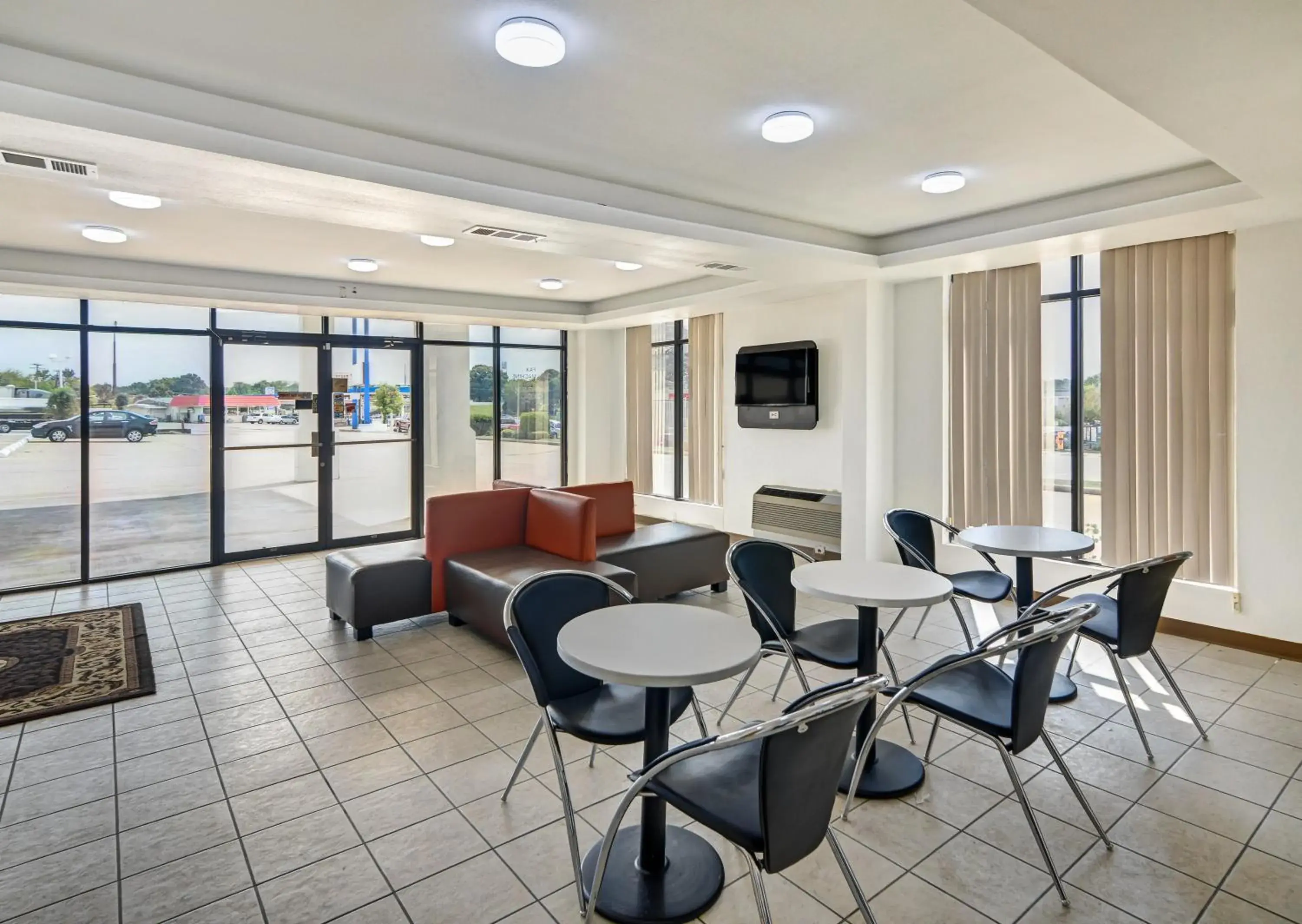 Lobby or reception in Motel 6-Lindale, TX