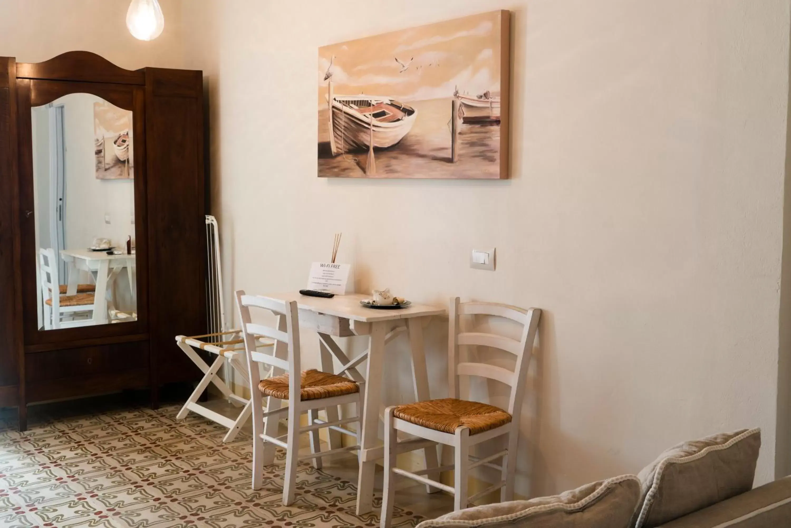Dining Area in Antico Mondo Rooms & Suites