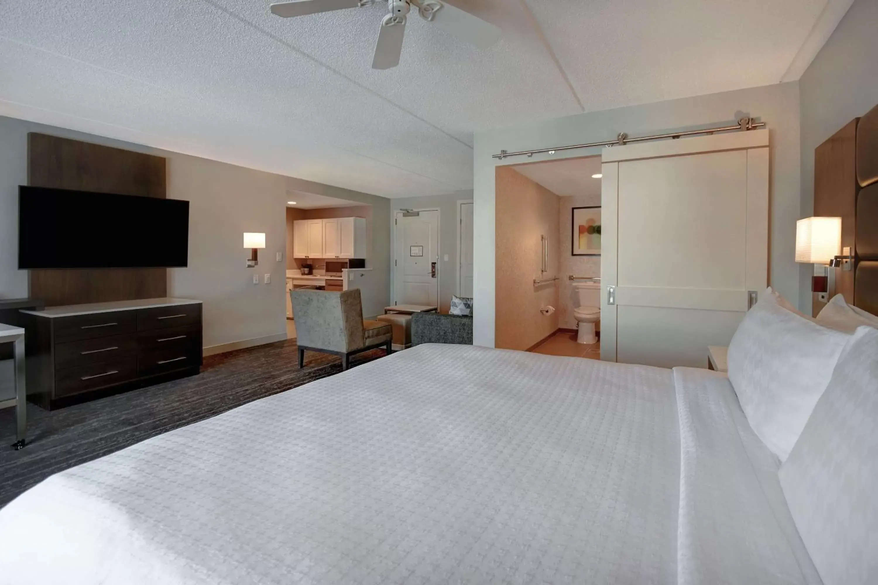 Bed in Homewood Suites by Hilton Philadelphia-City Avenue