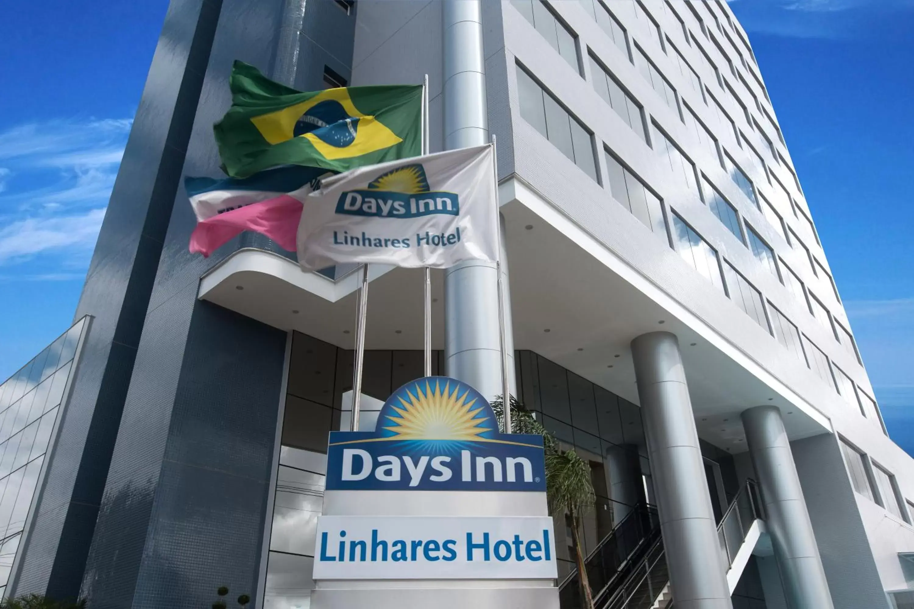 Facade/entrance in Days Inn by Wyndham Linhares Facade/entrance in Days Inn by Wyndham Linhares
