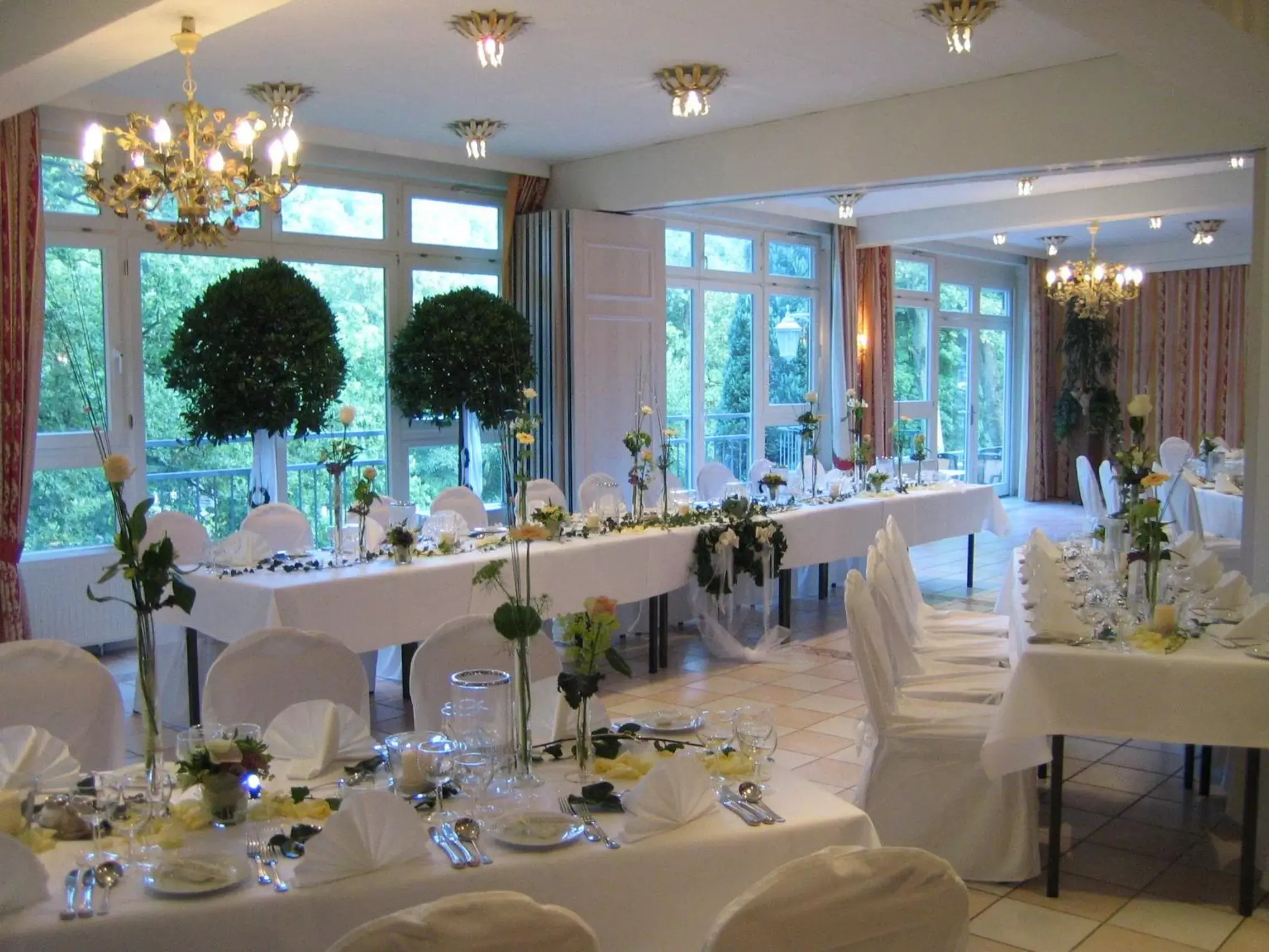 Banquet/Function facilities, Restaurant/Places to Eat in Kleinhuis Hotel Mellingburger Schleuse