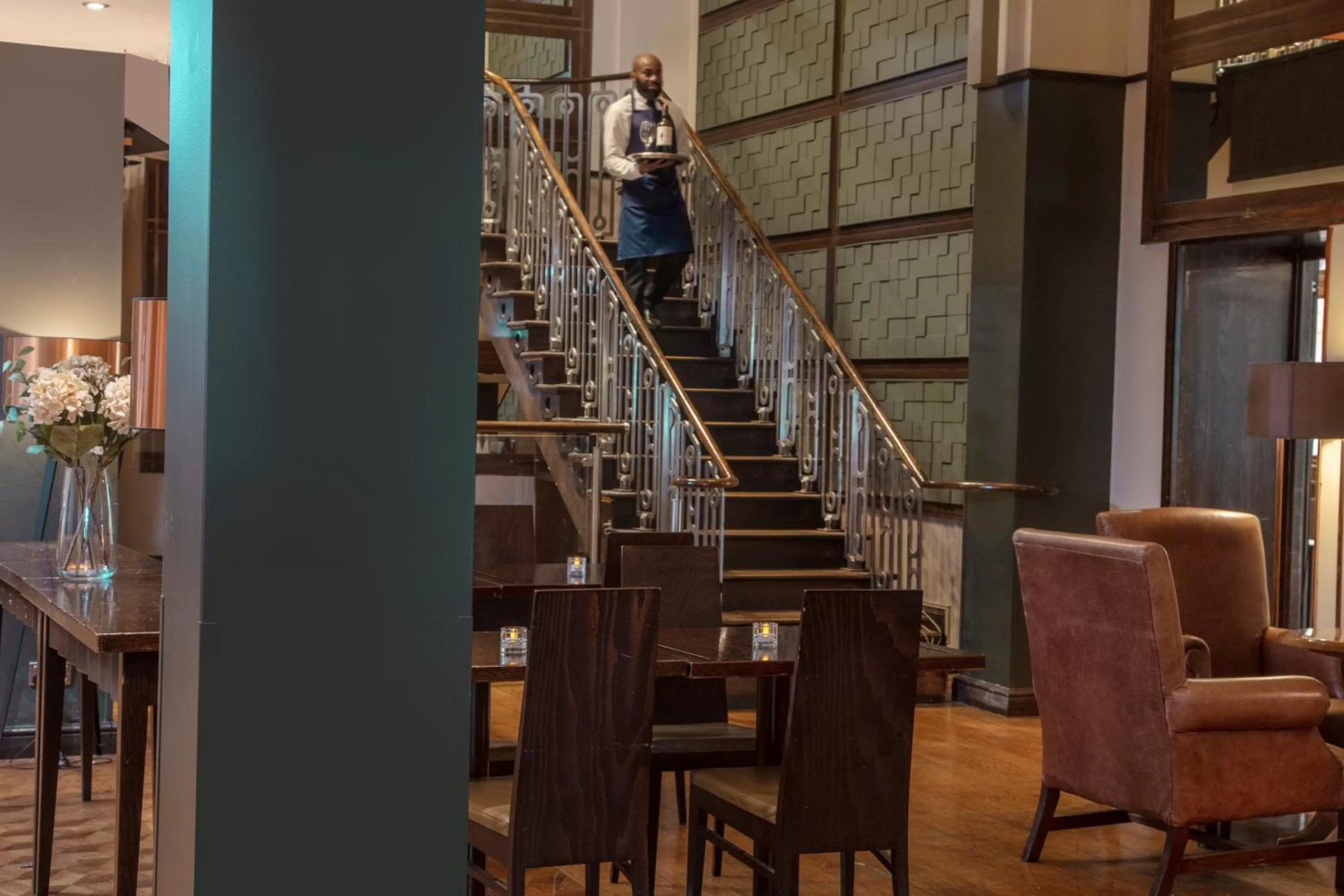 Restaurant/places to eat in The Crown London, WorldHotels Distinctive