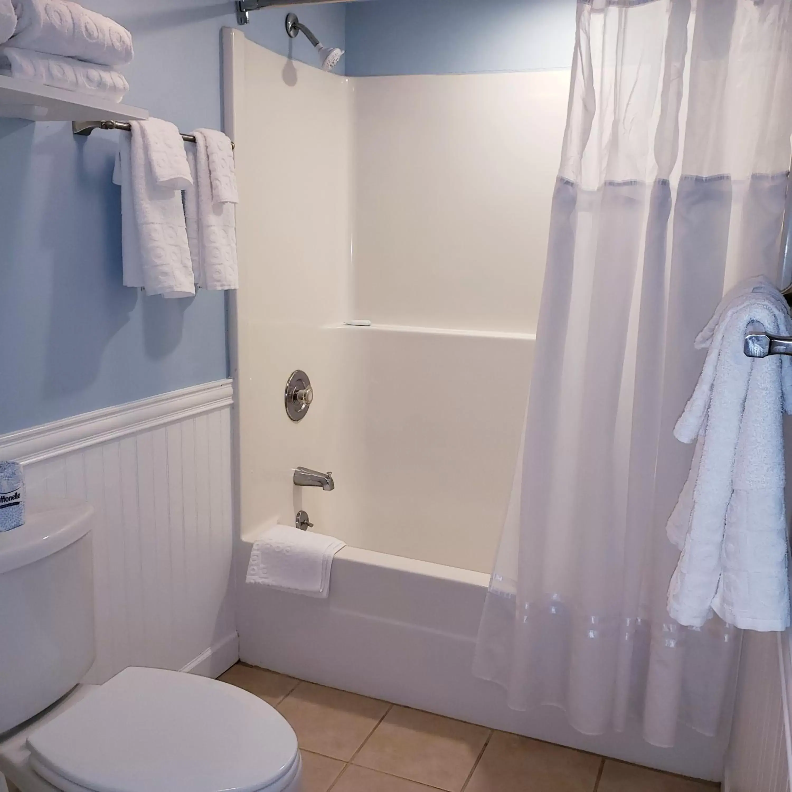 Bathroom in Avenue Inn & Spa