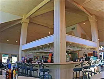 On-site shops, Restaurant/Places to Eat in Peek'n Peak Resort Trademark Collection by Wyndham