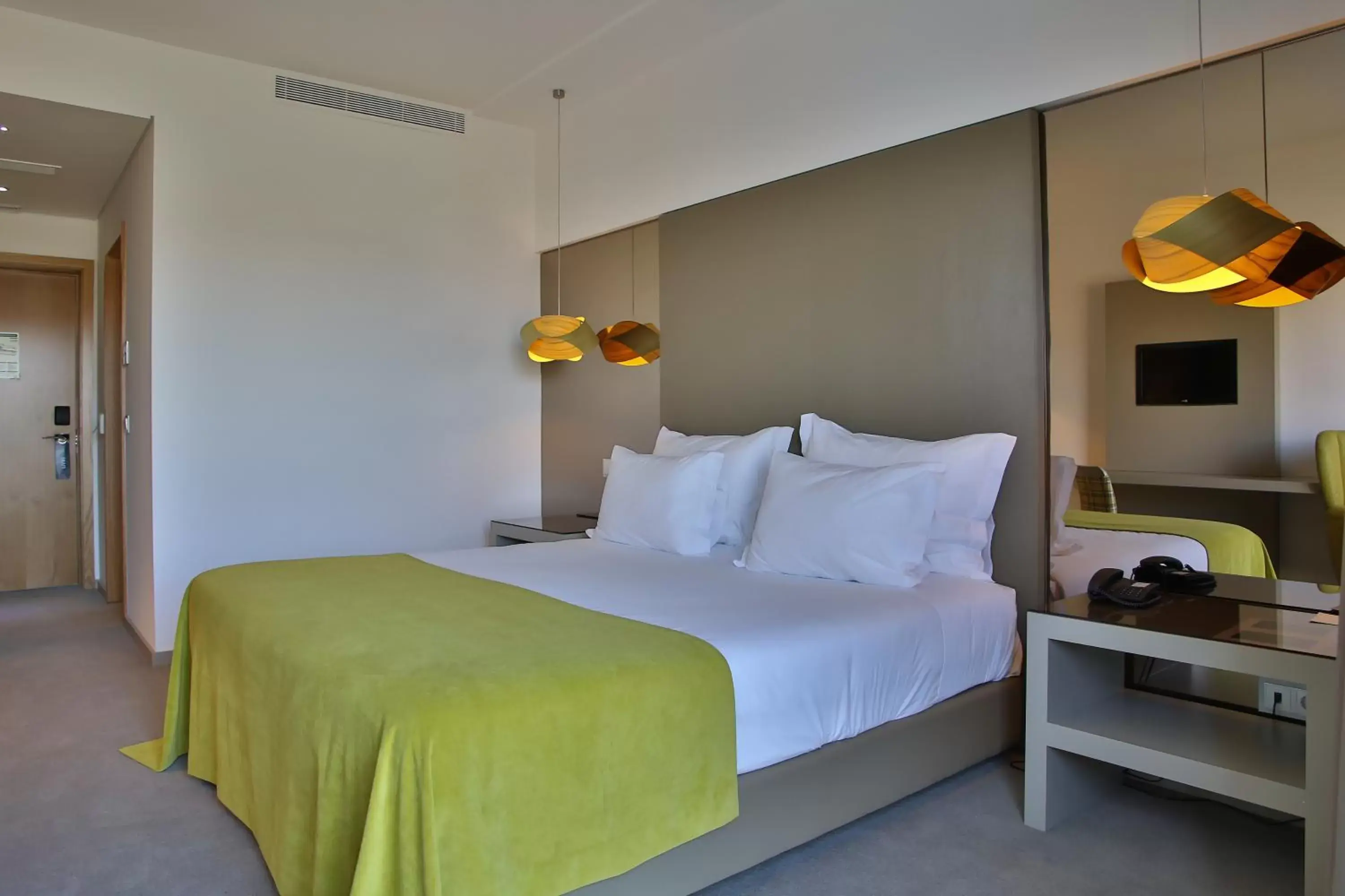 Bedroom, Bed in Delfim Douro Hotel