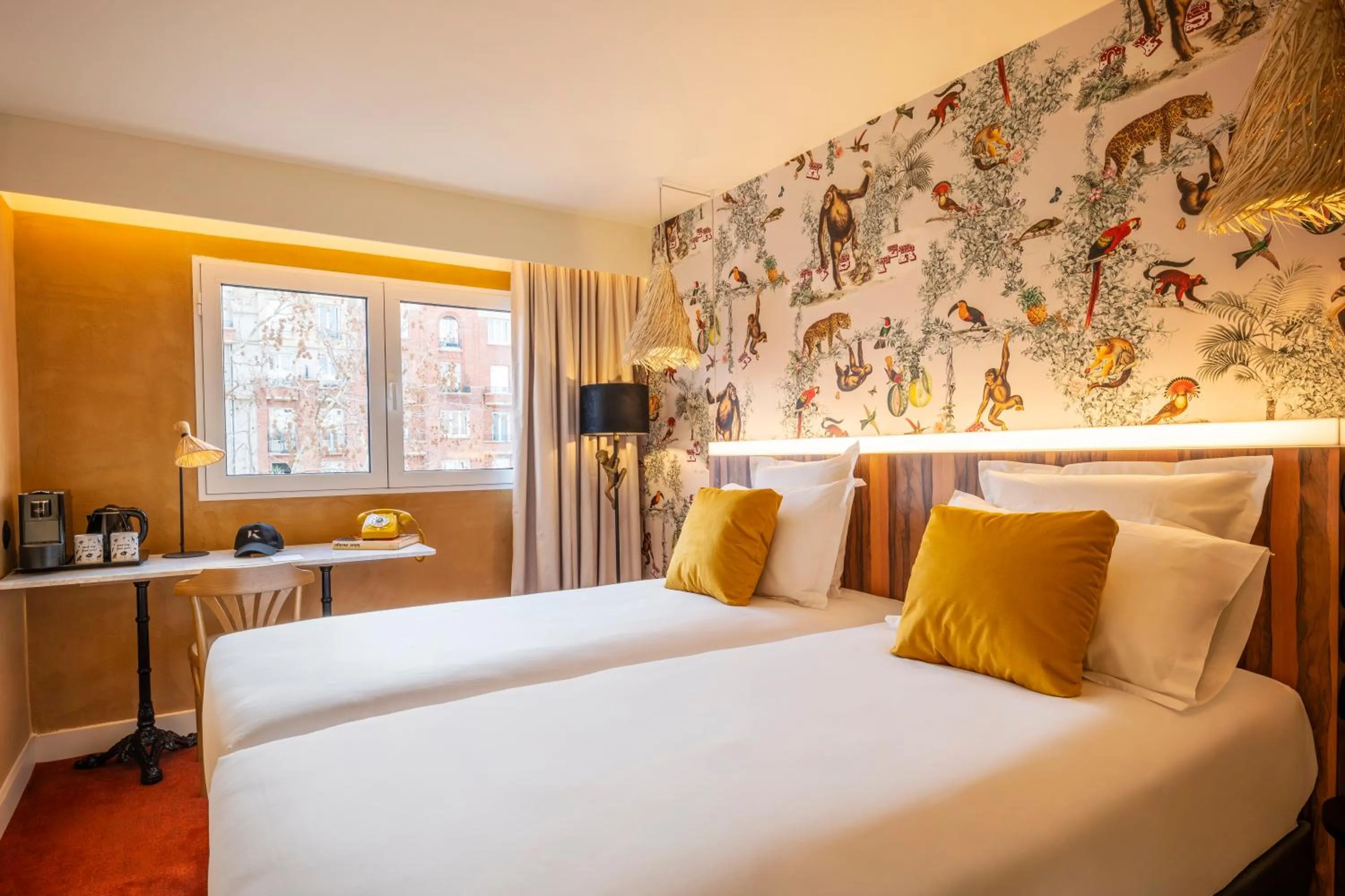 Coffee/tea facilities, Bed in Kopster Hotel Paris Porte de Versailles