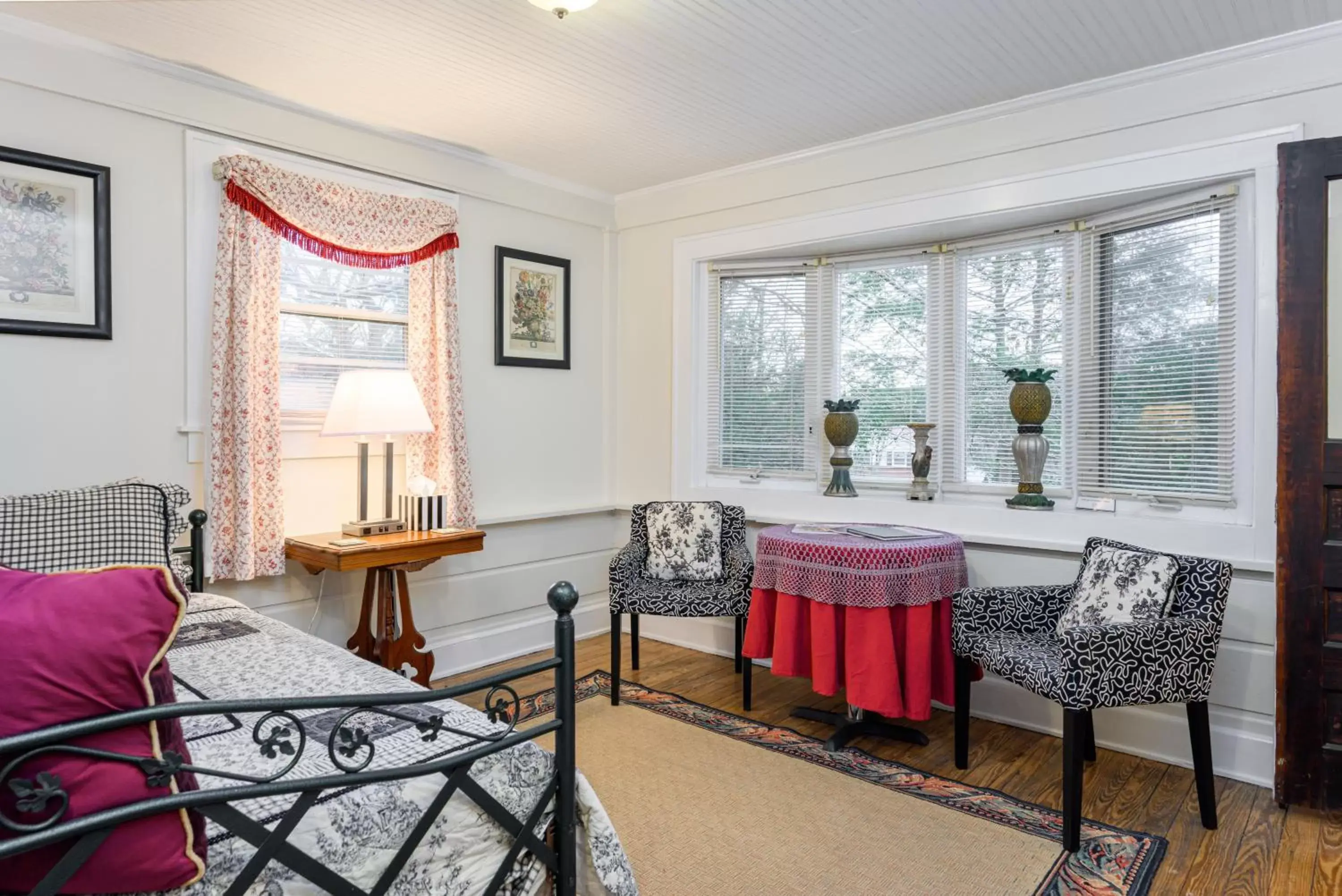 Seating Area in Oakland Cottage Bed and Breakfast