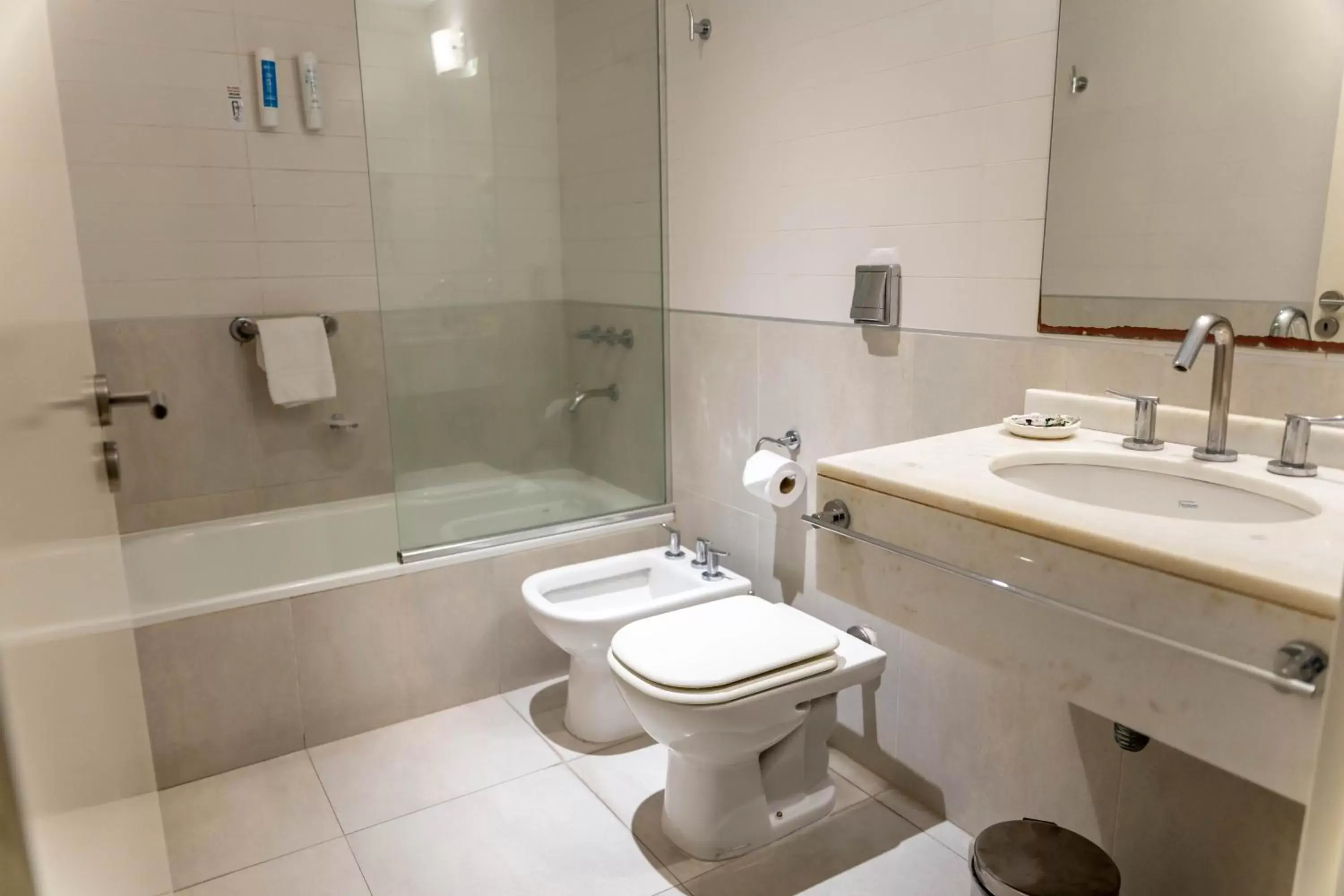 Bathroom in O2 Hoteles Mar del Plata