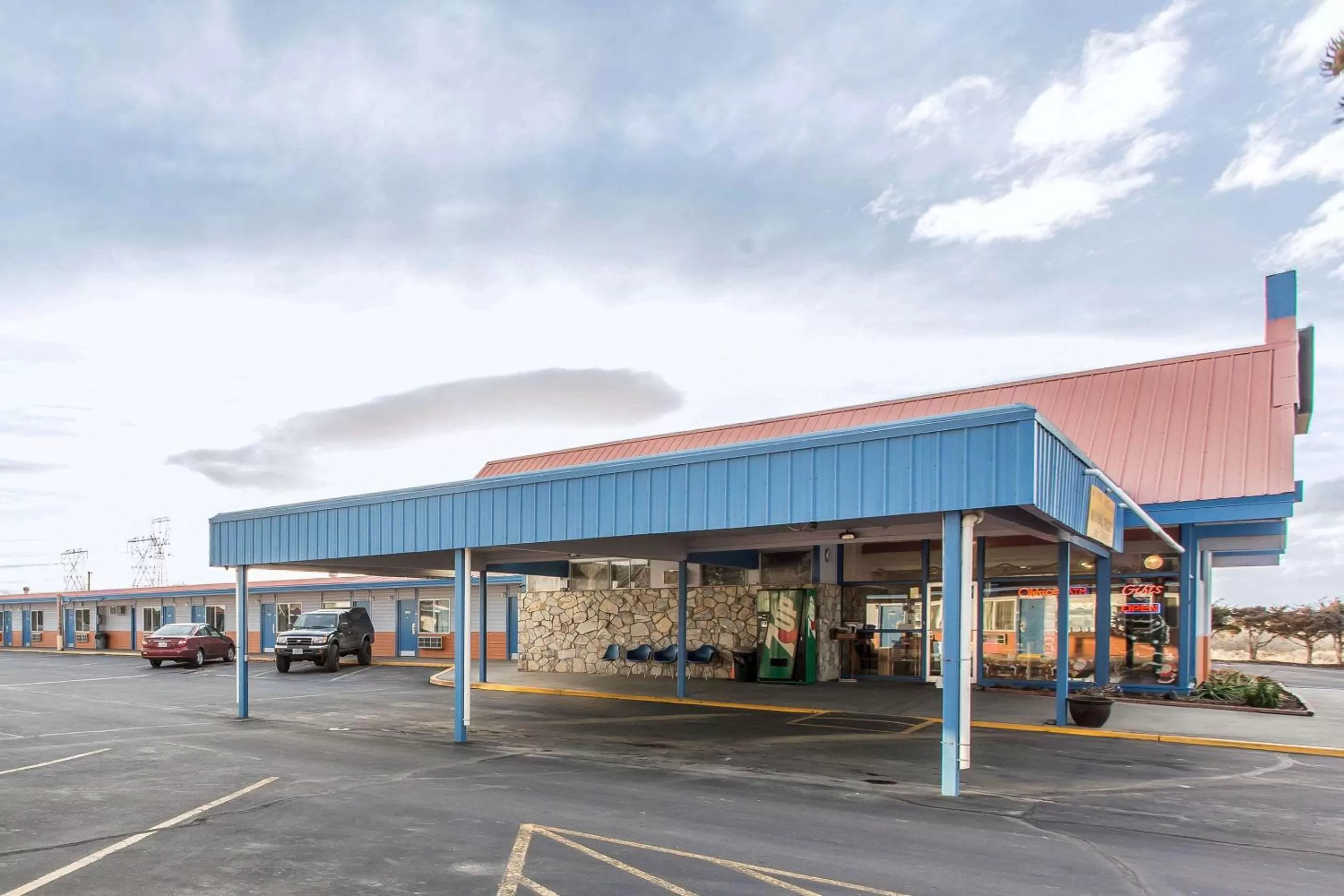 Property building in Rodeway Inn Boardman - Hermiston