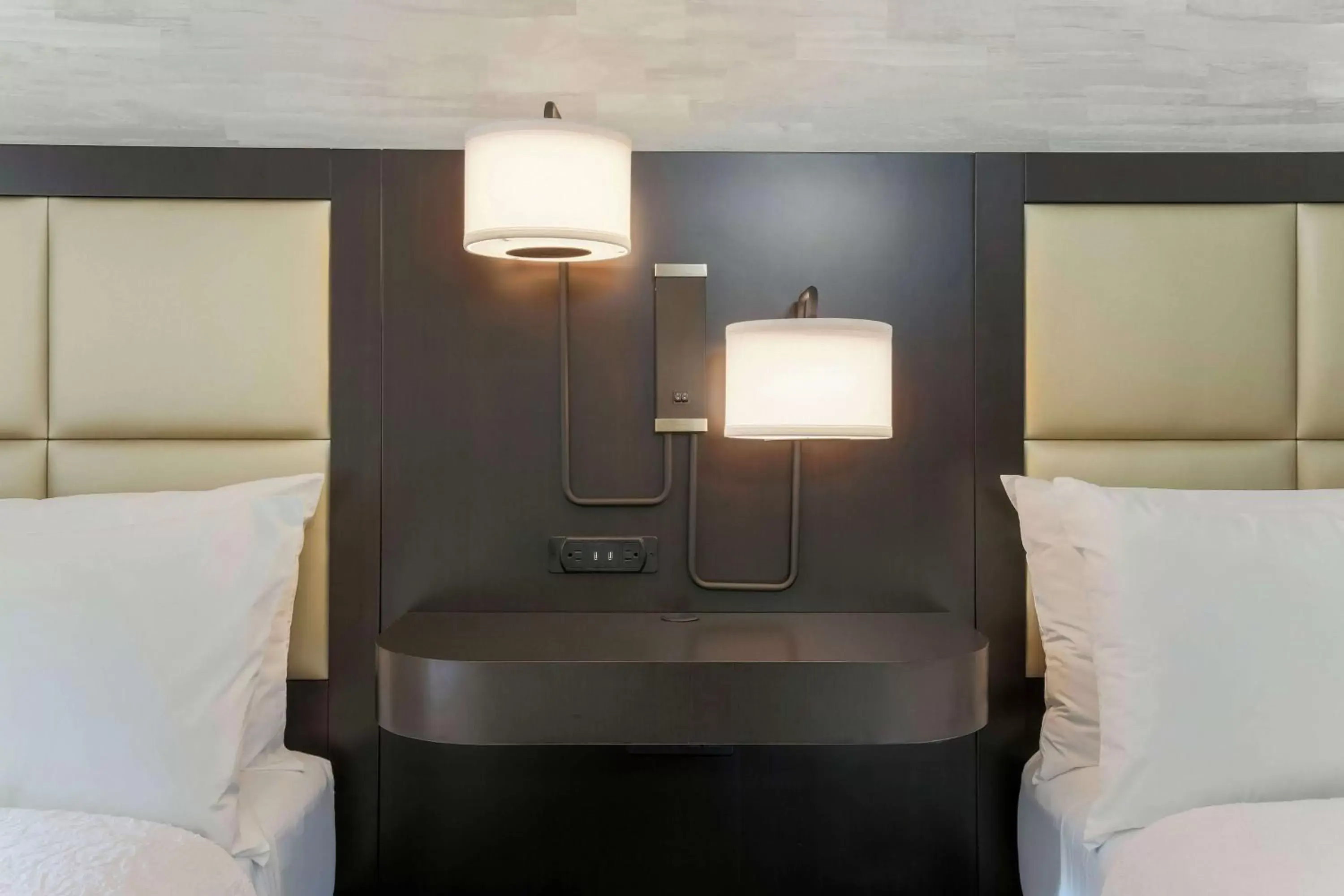 Bed in Hampton Inn & Suites Denver Tech Center Bed in Hampton Inn & Suites Denver Tech Center