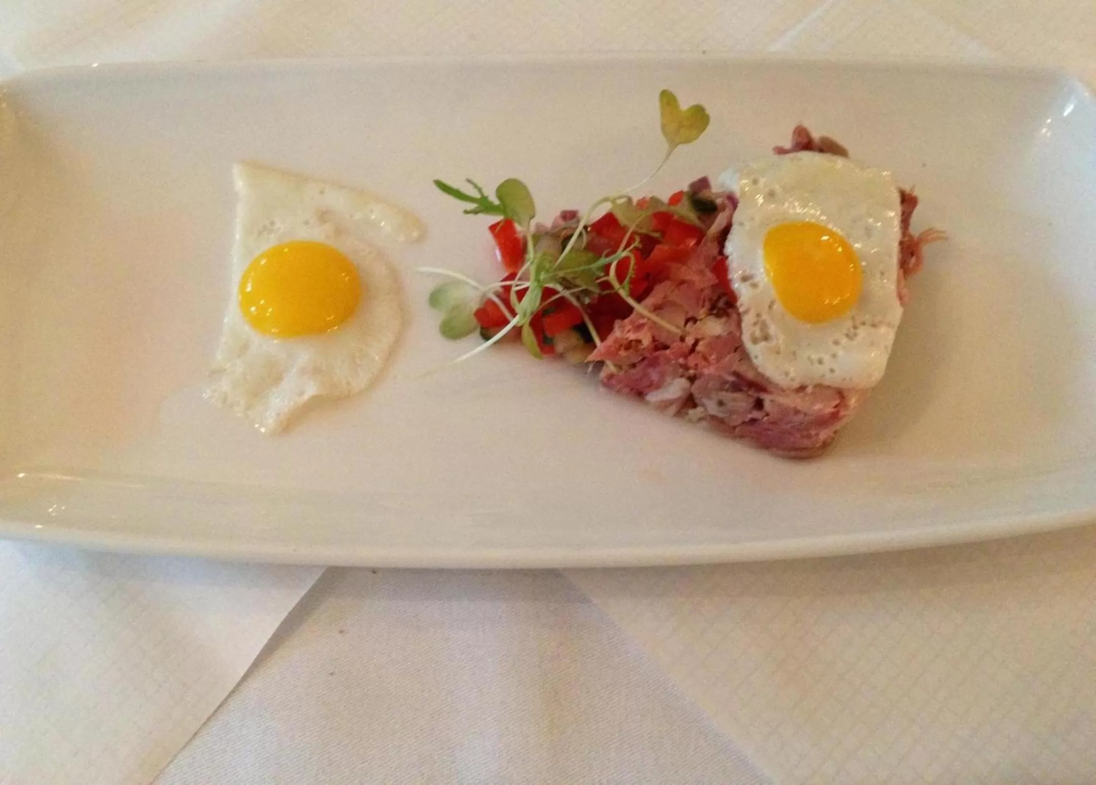 Food and drinks in Cairn Hotel