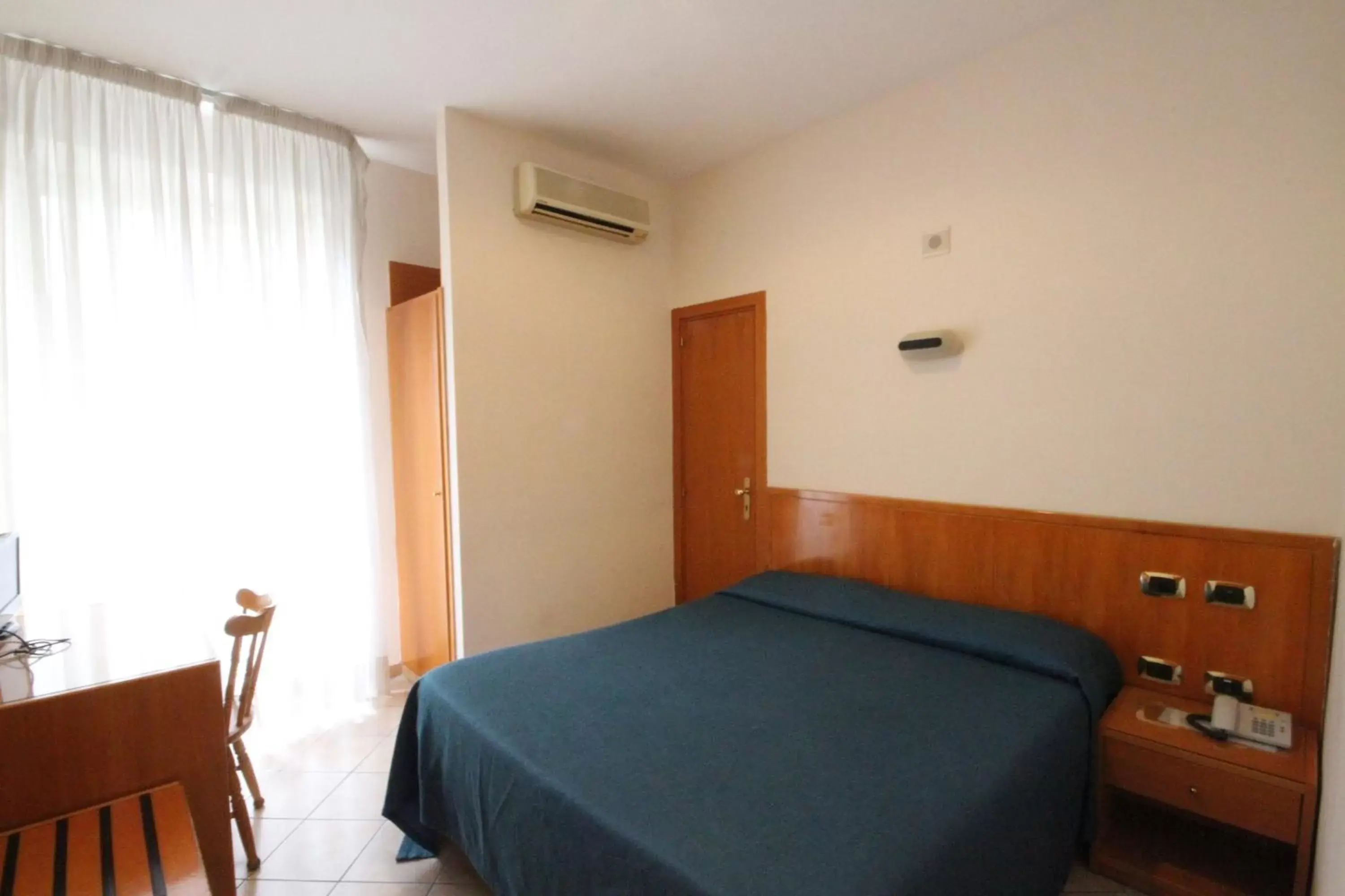 Bedroom in Hotel Zara Napoli
