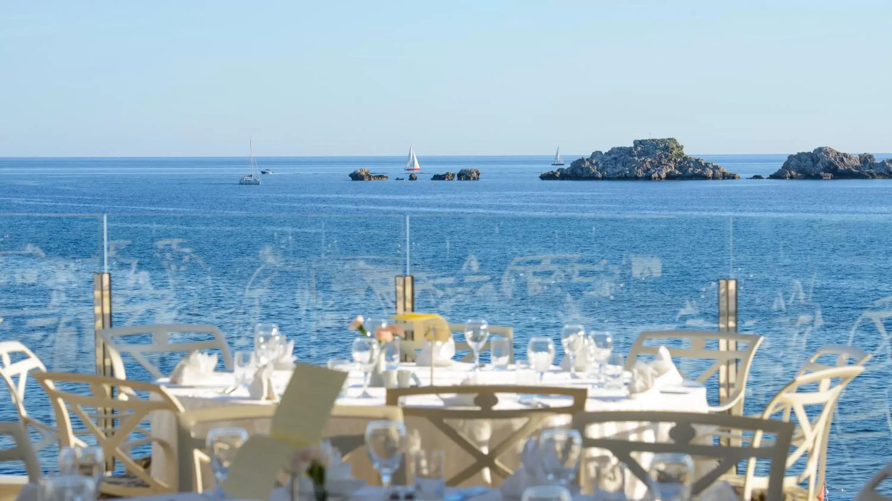 Restaurant/places to eat in Royal Blue Hotel Restaurant/places to eat in Royal Blue Hotel