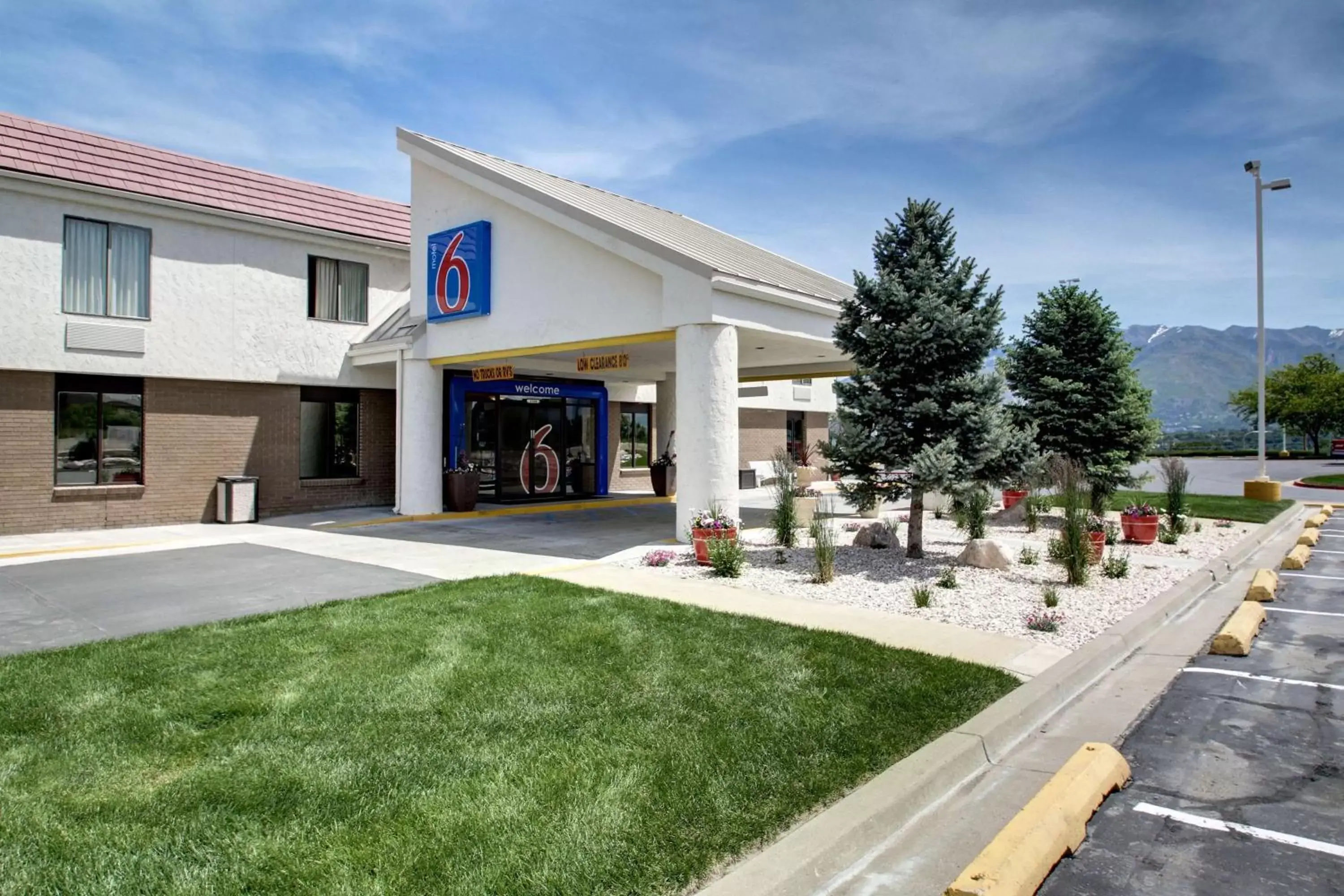 Property building in Motel 6-Ogden, UT - Riverdale Property building in Motel 6-Ogden, UT - Riverdale