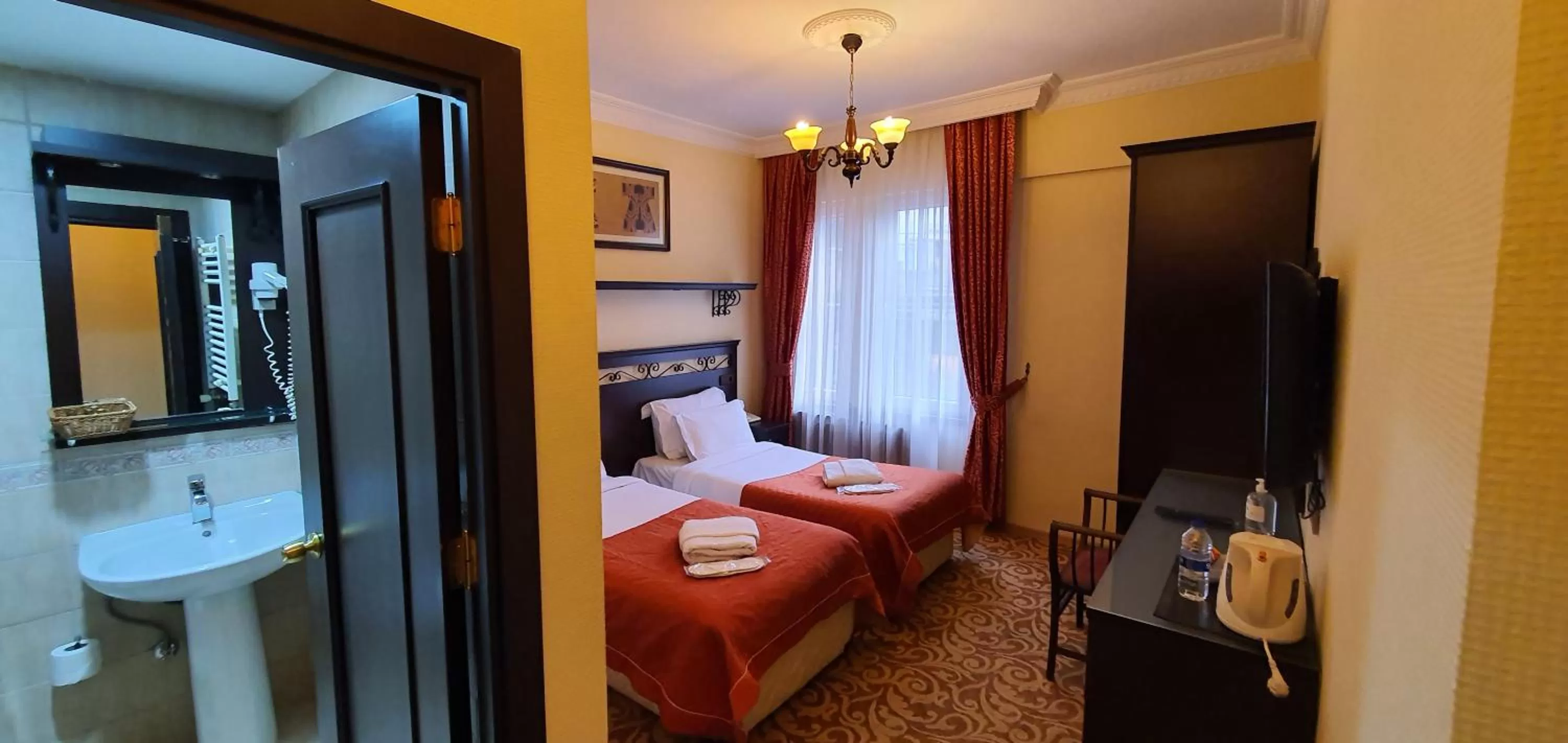Bathroom, Bed in Ottoman Hotel Imperial-Special Category