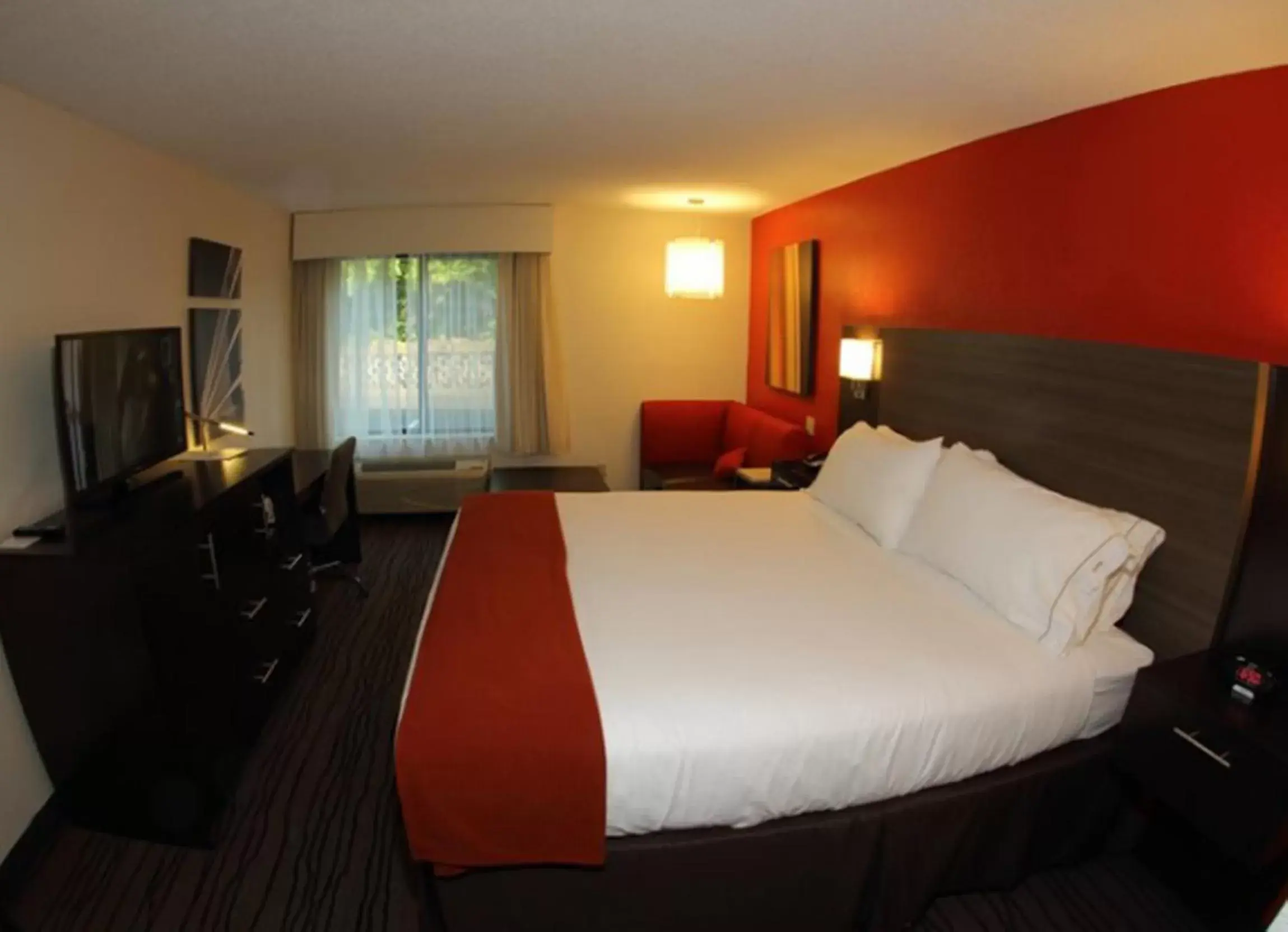 Bed in Holiday Inn Express Brentwood-South Cool Springs, an IHG Hotel
