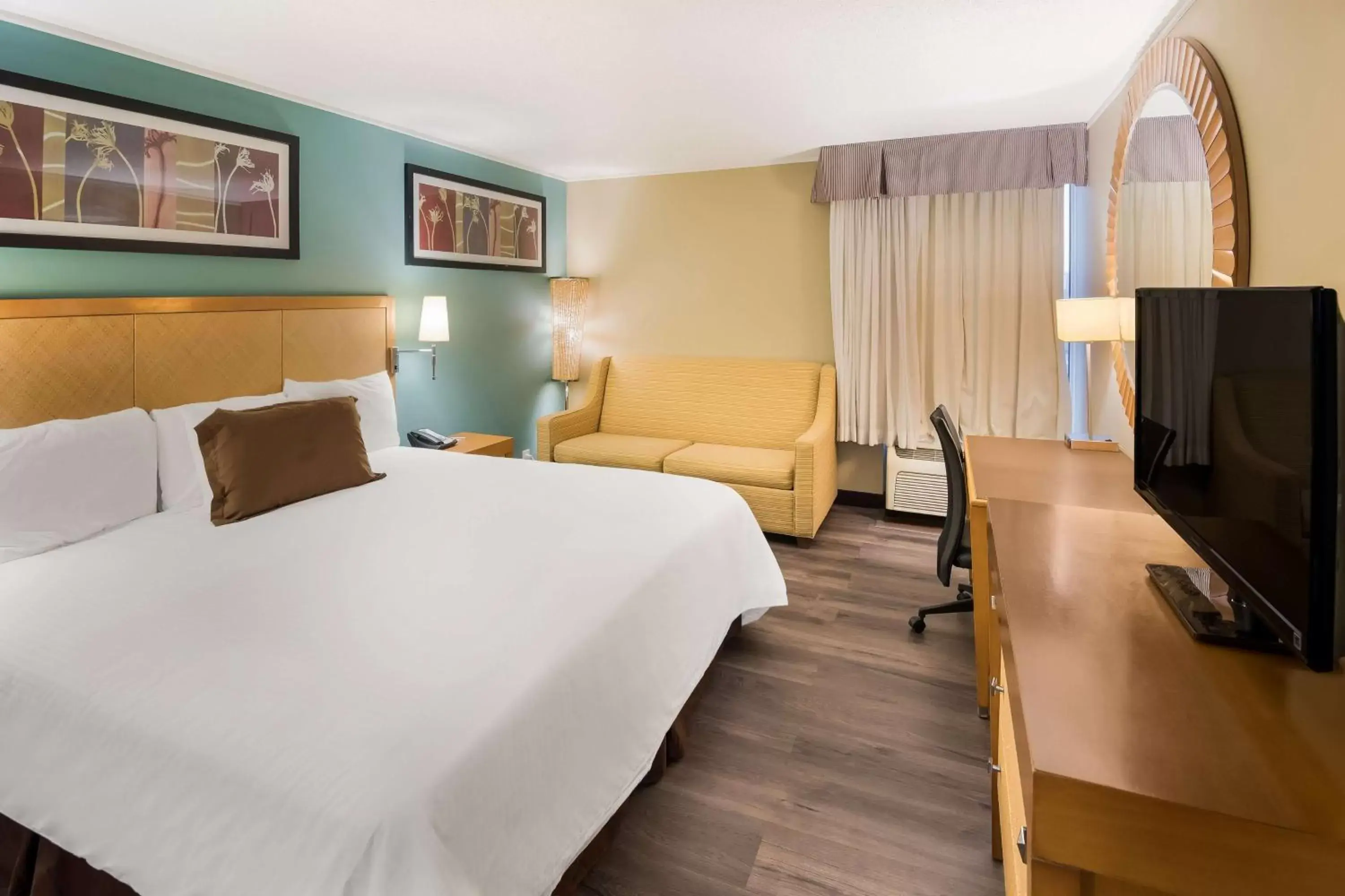 Bedroom, Bed in SureStay Plus Hotel by Best Western Jasper