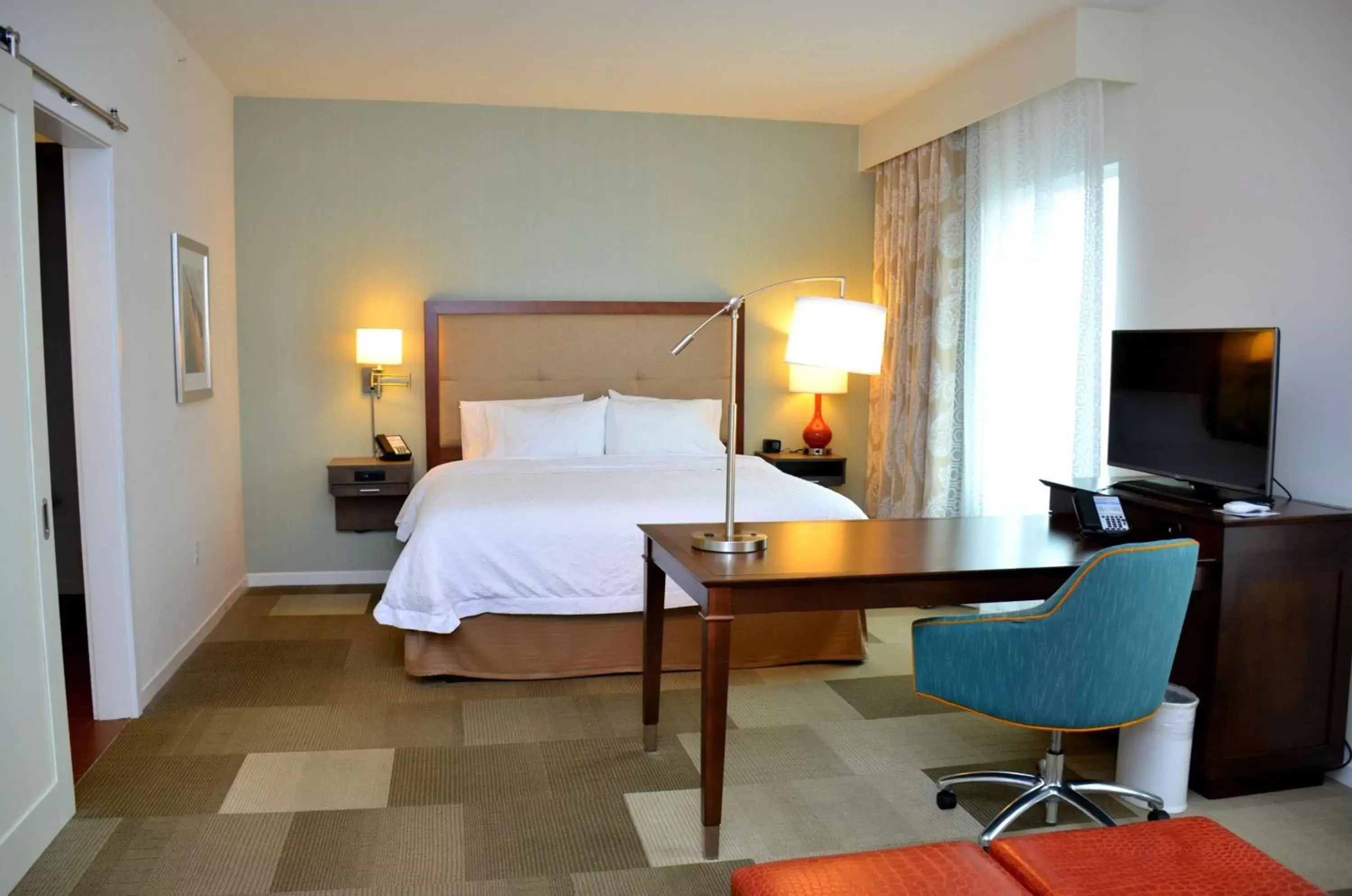 Bedroom, Bed in Hampton Inn & Suites - DeLand