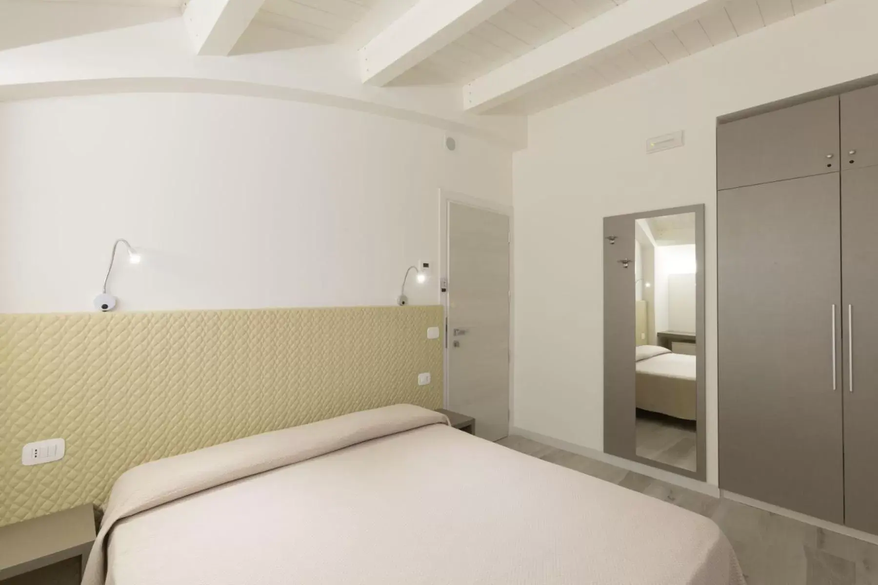 Bedroom, Bed in Hotel Biancaneve Wellness