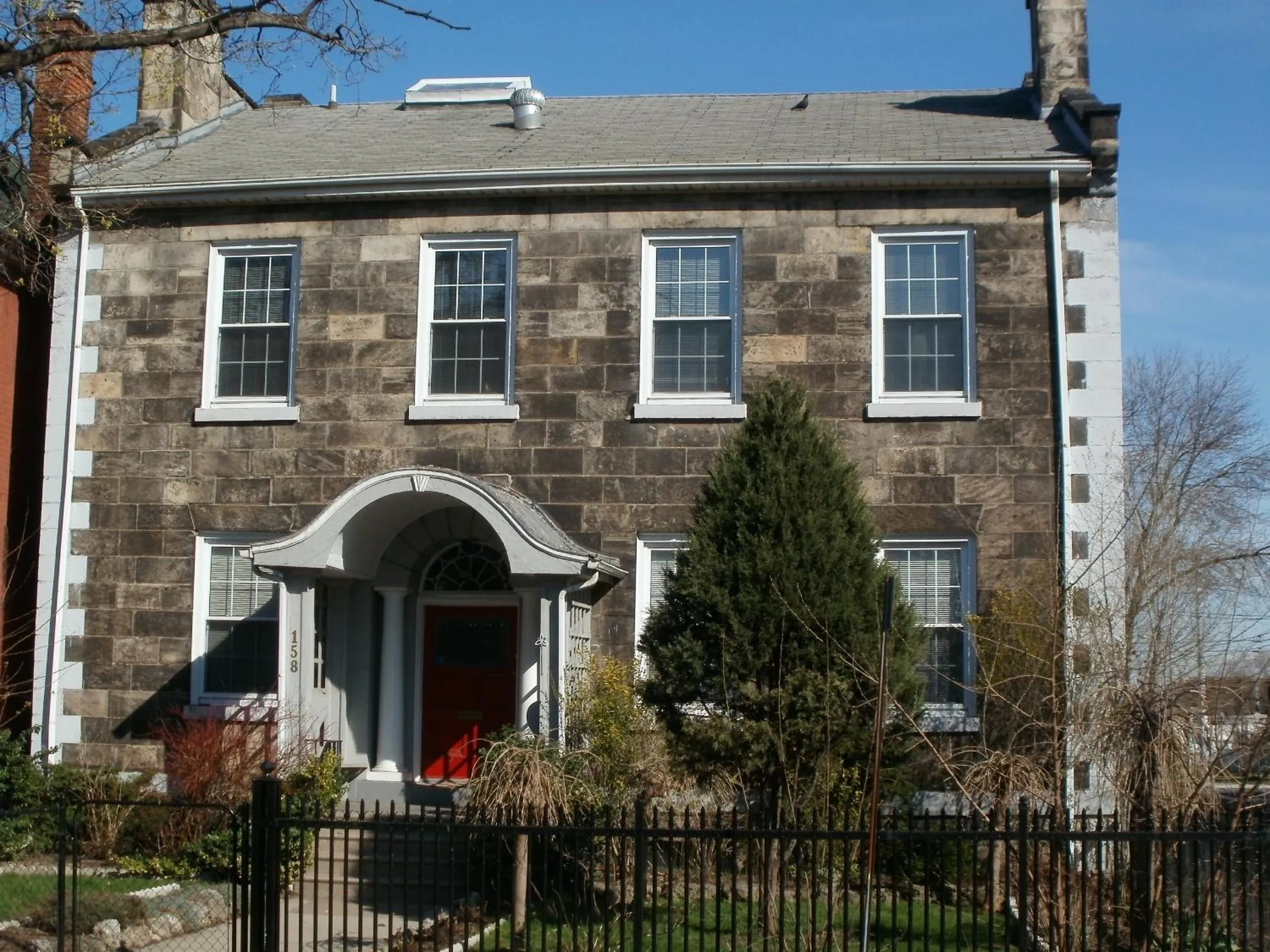 Property building in Pring Guesthouse