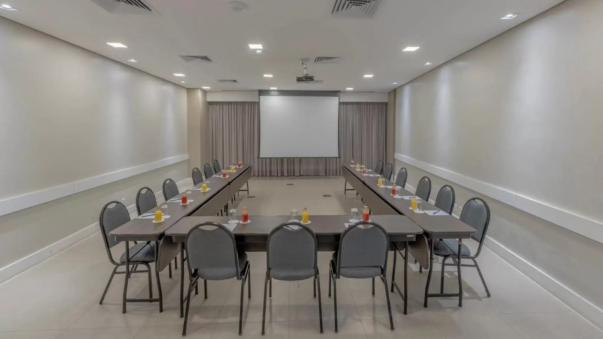 Meeting/conference room in Hotel Deville Prime Cuiabá