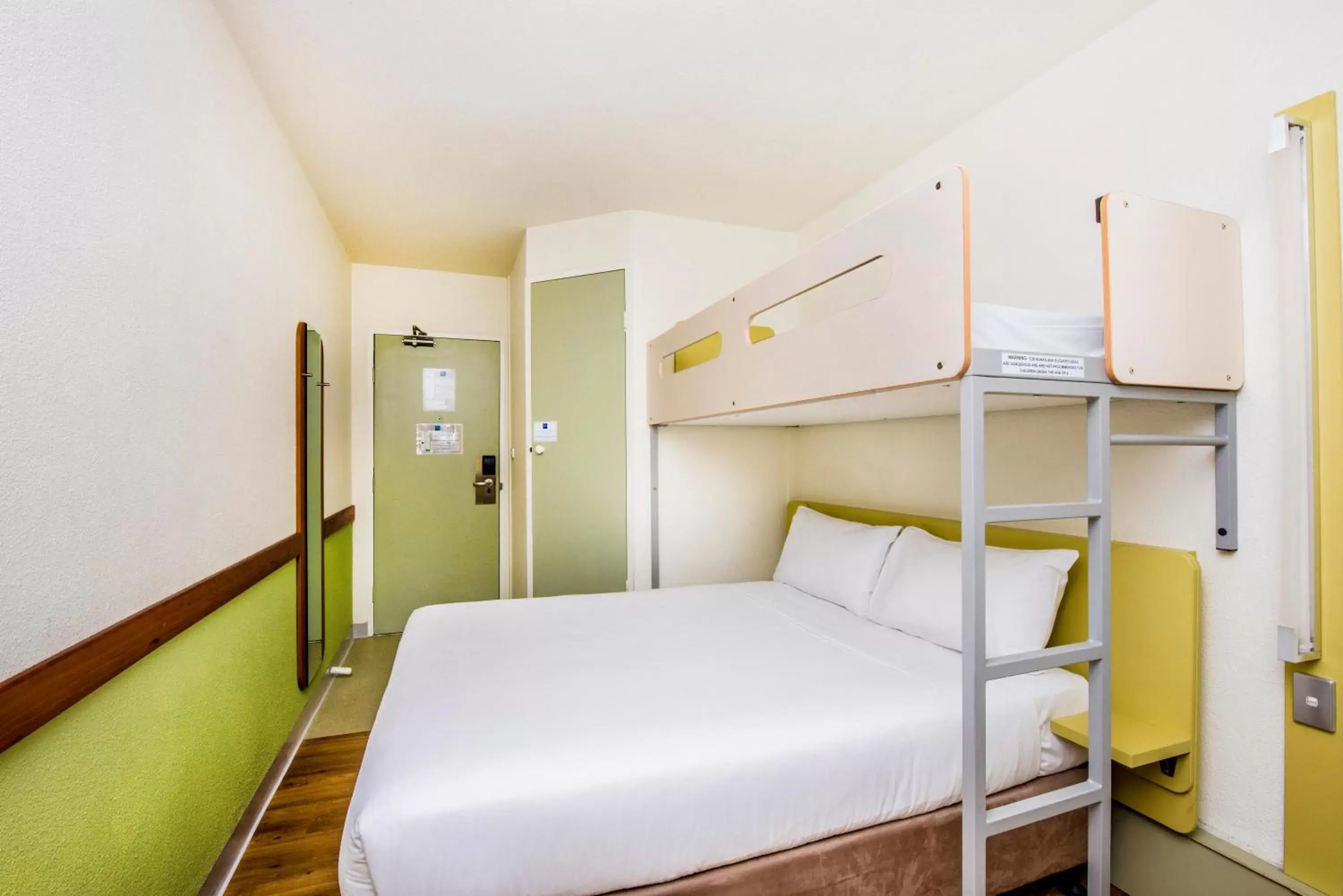 Bedroom, Bunk Bed in ibis Budget - Newcastle