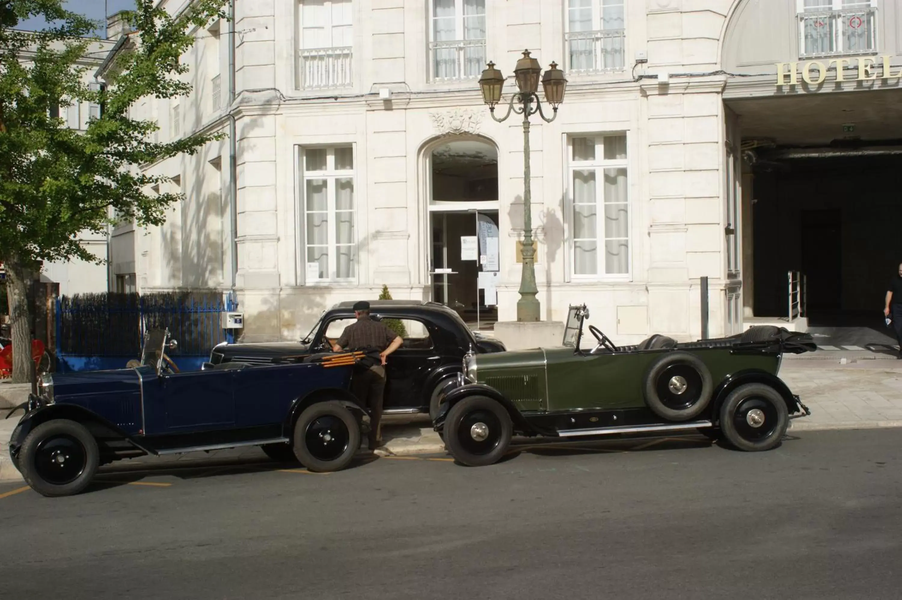 Facade/entrance in Hôtel François Premier Cognac Centre