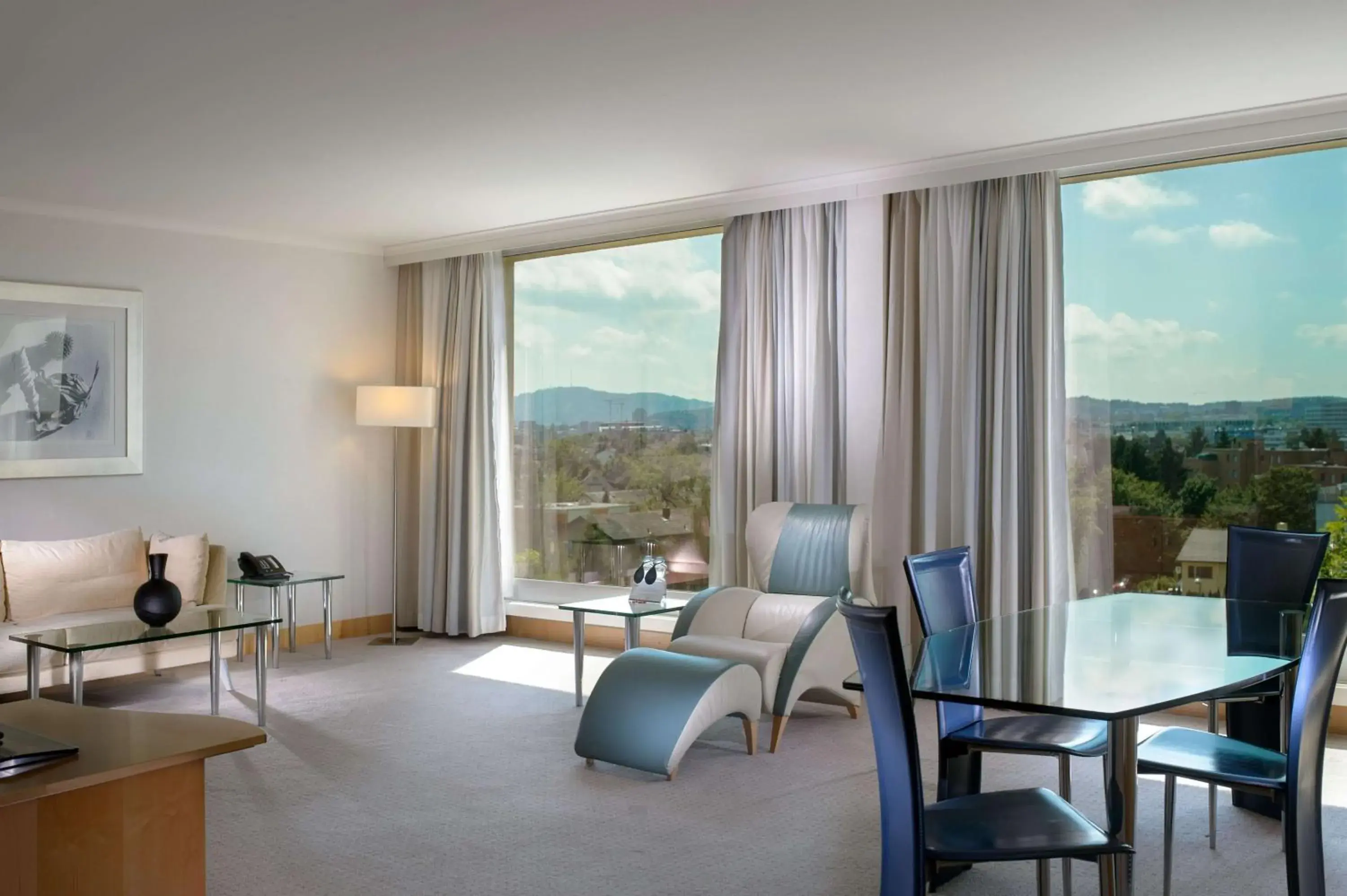 Living room, Mountain View in Hilton Zurich Airport